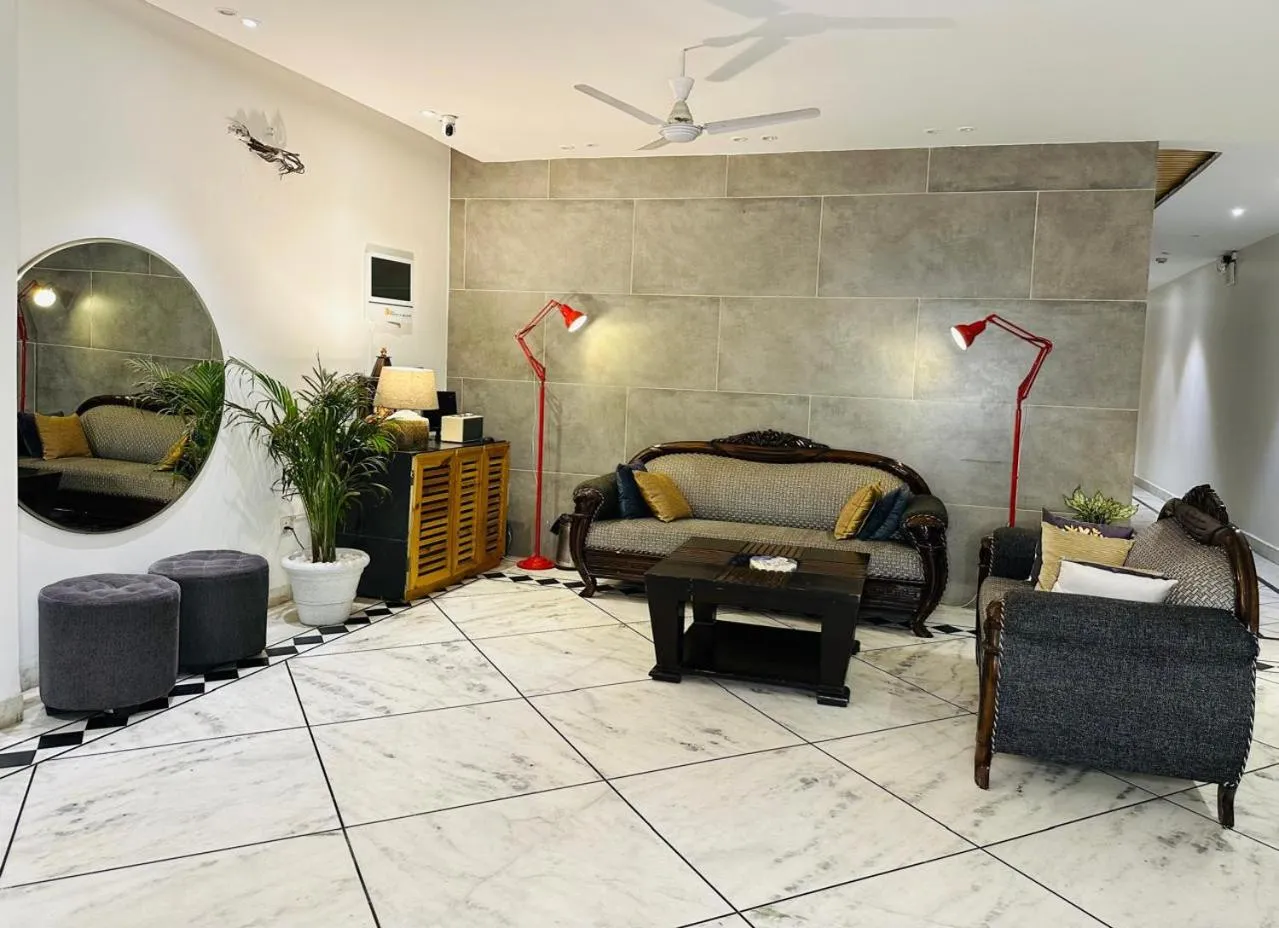 Living room in Divine Inn Hotel Near Rajouri Garden Main Market