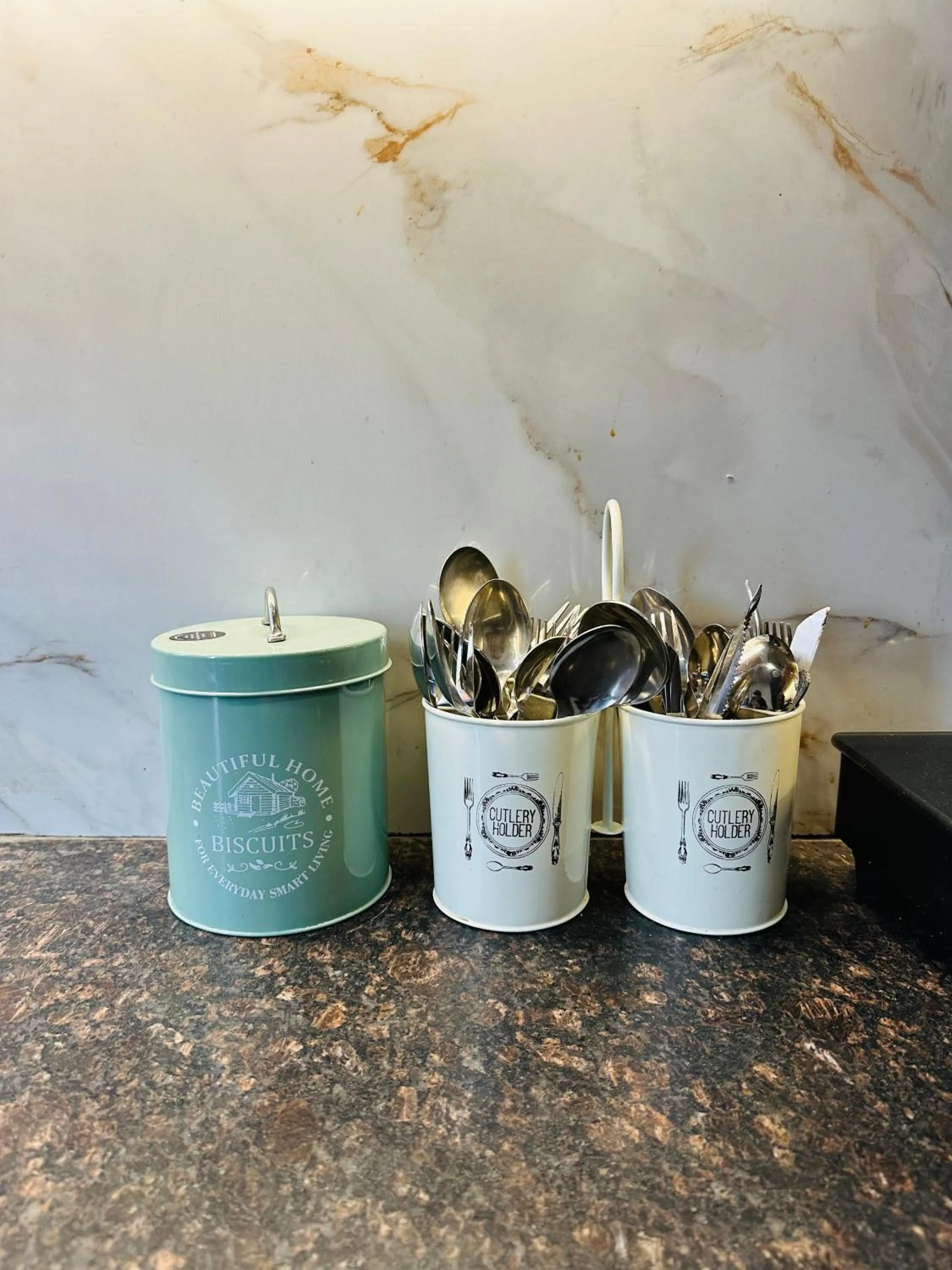 Kitchen or kitchenette in Divine Inn Hotel Near Rajouri Garden Main Market