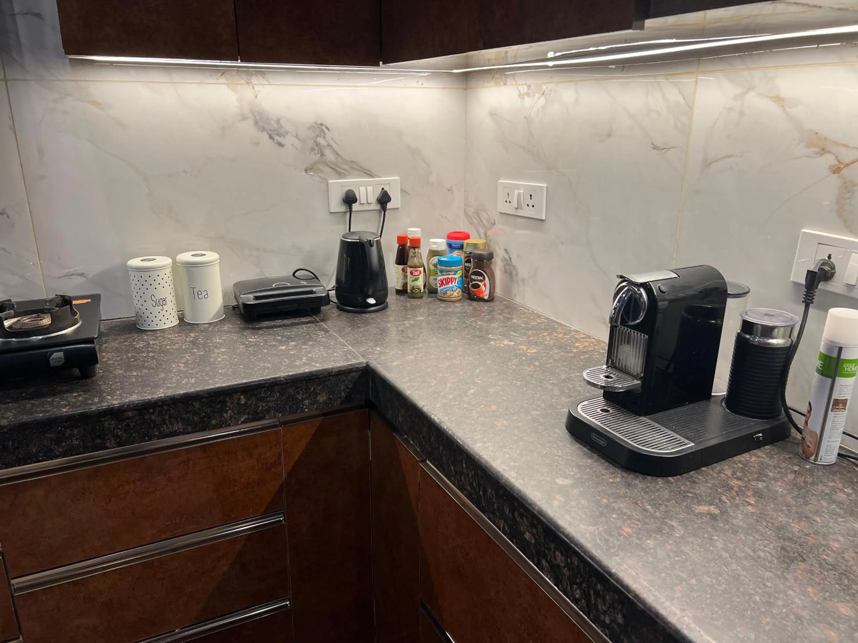 Coffee/tea facilities in Divine Inn Hotel Near Rajouri Garden Main Market