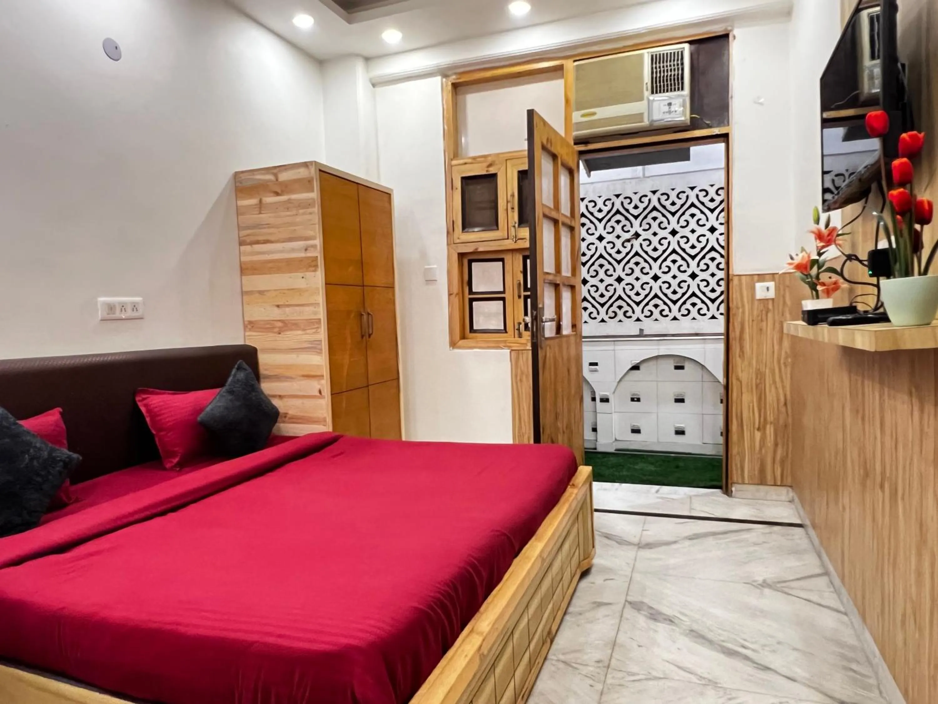 Bed in Divine Inn Hotel Near Rajouri Garden Main Market