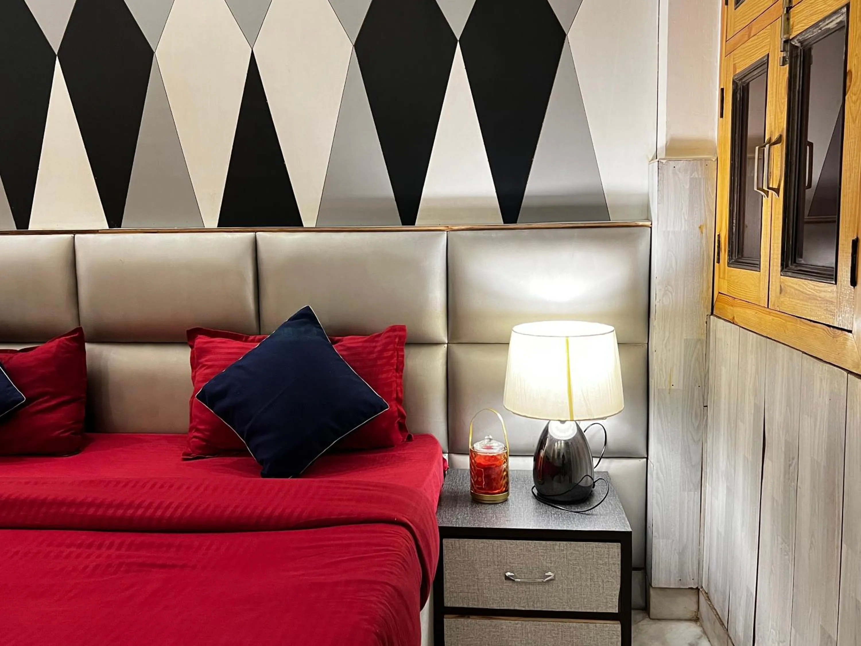 Bed in Divine Inn Hotel Near Rajouri Garden Main Market