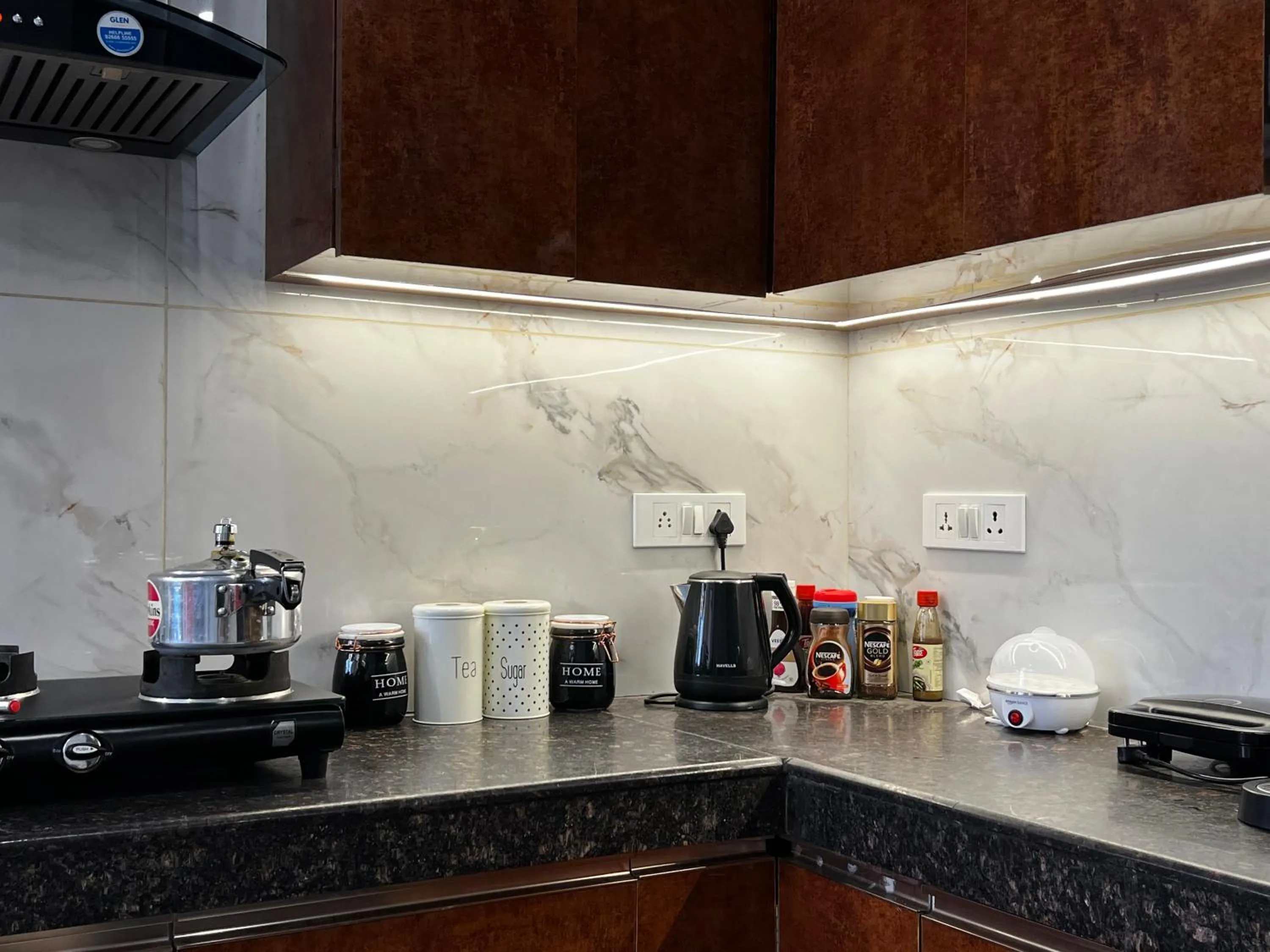 Coffee/tea facilities in Divine Inn Hotel Near Rajouri Garden Main Market