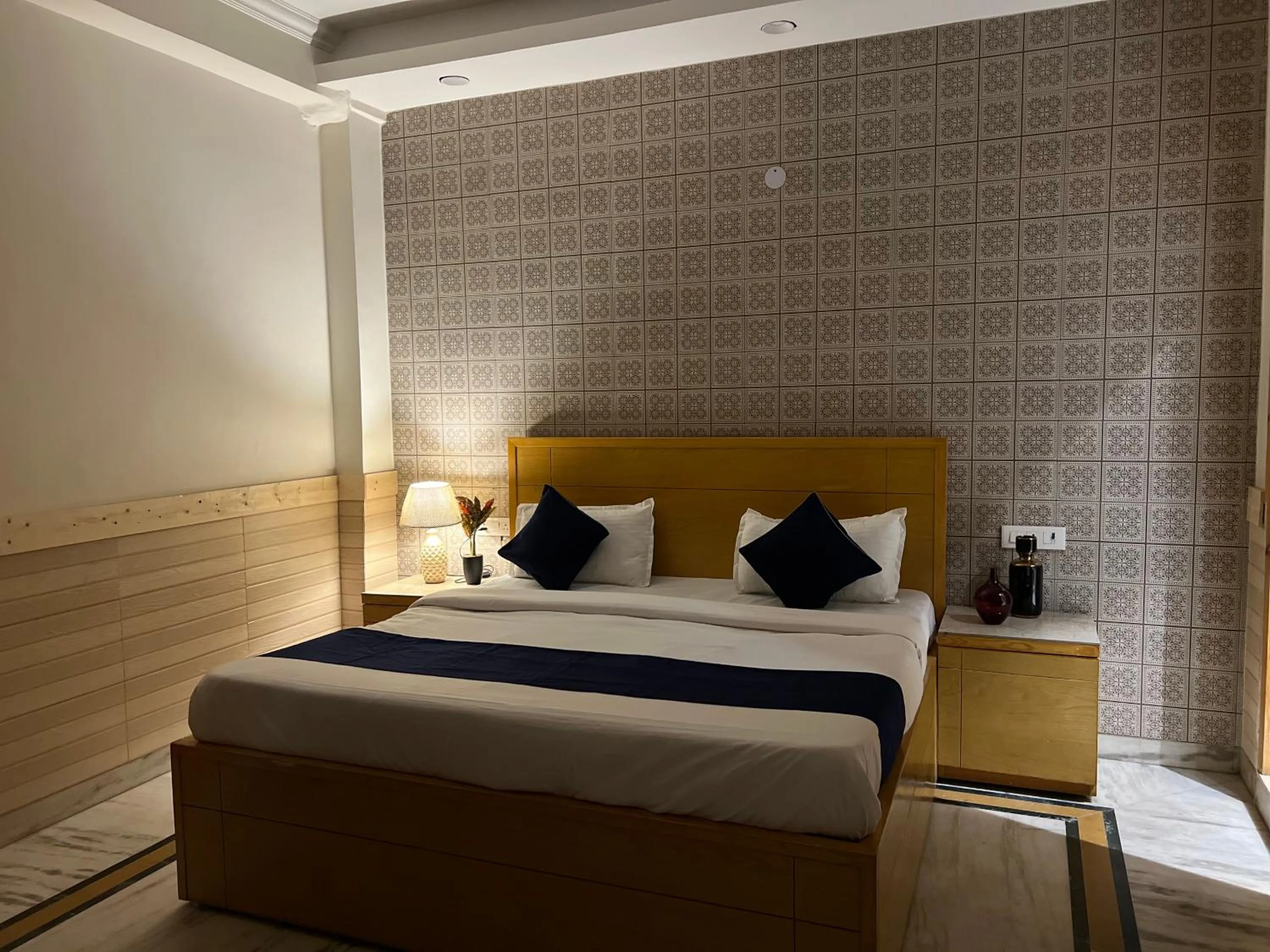 Bed in Divine Inn Hotel Near Rajouri Garden Main Market