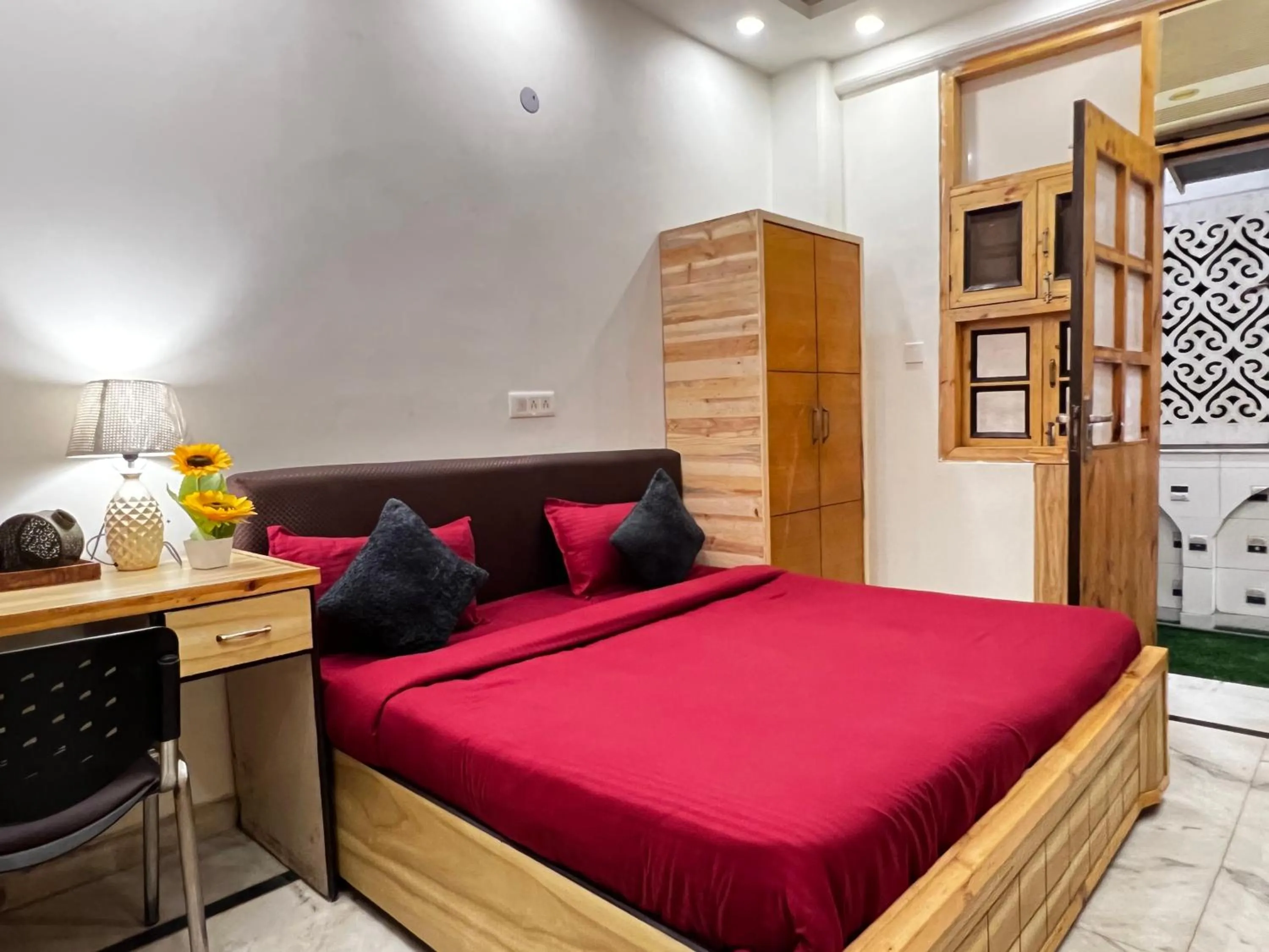Bed in Divine Inn Hotel Near Rajouri Garden Main Market