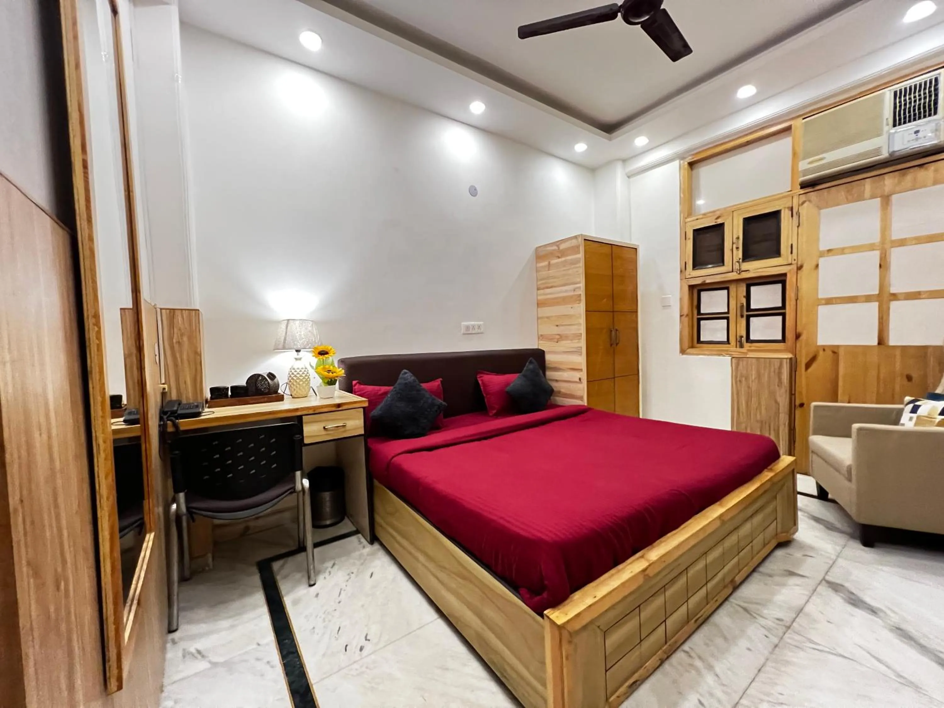 Bed in Divine Inn Hotel Near Rajouri Garden Main Market