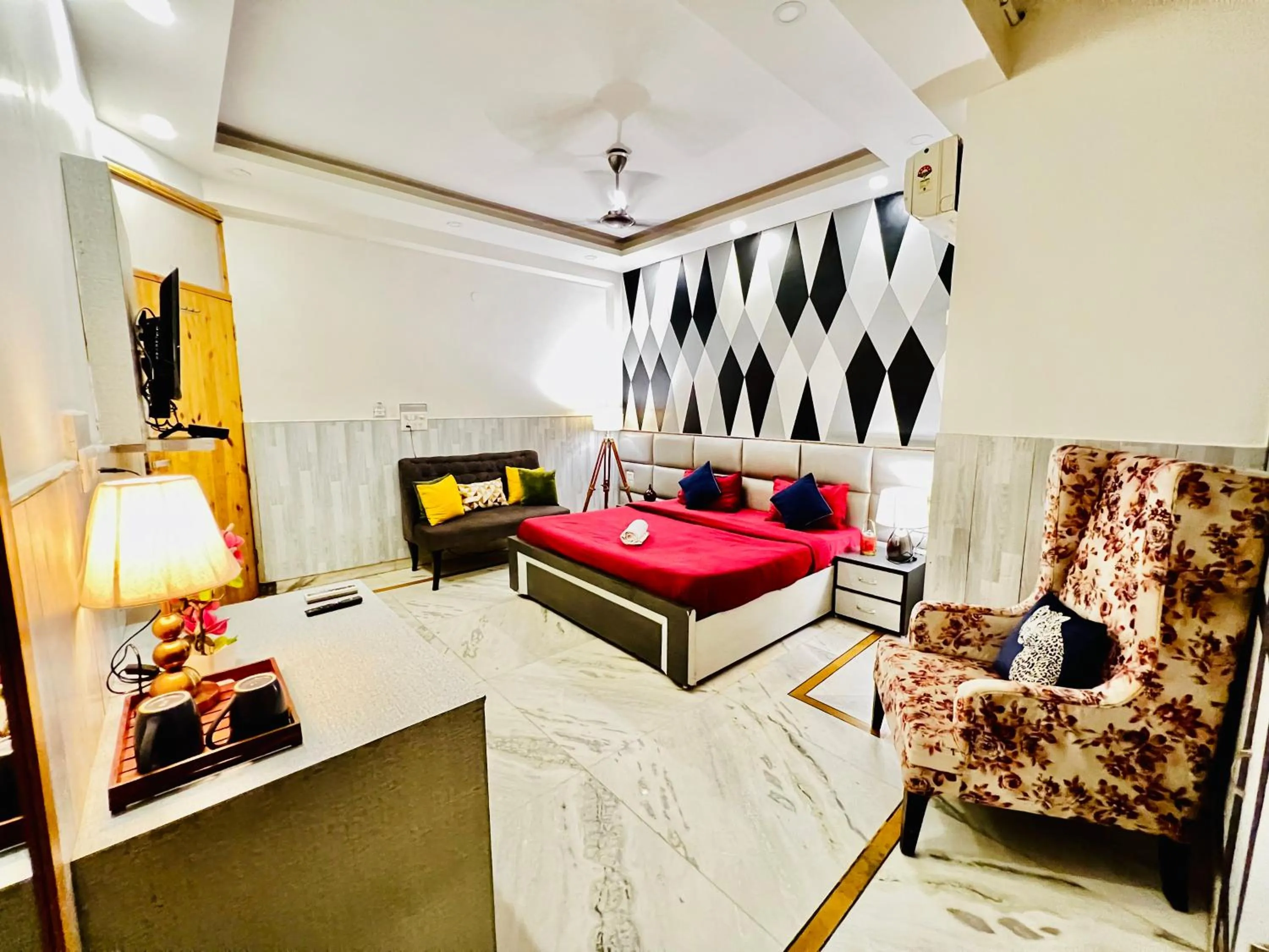 Bed in Divine Inn Hotel Near Rajouri Garden Main Market