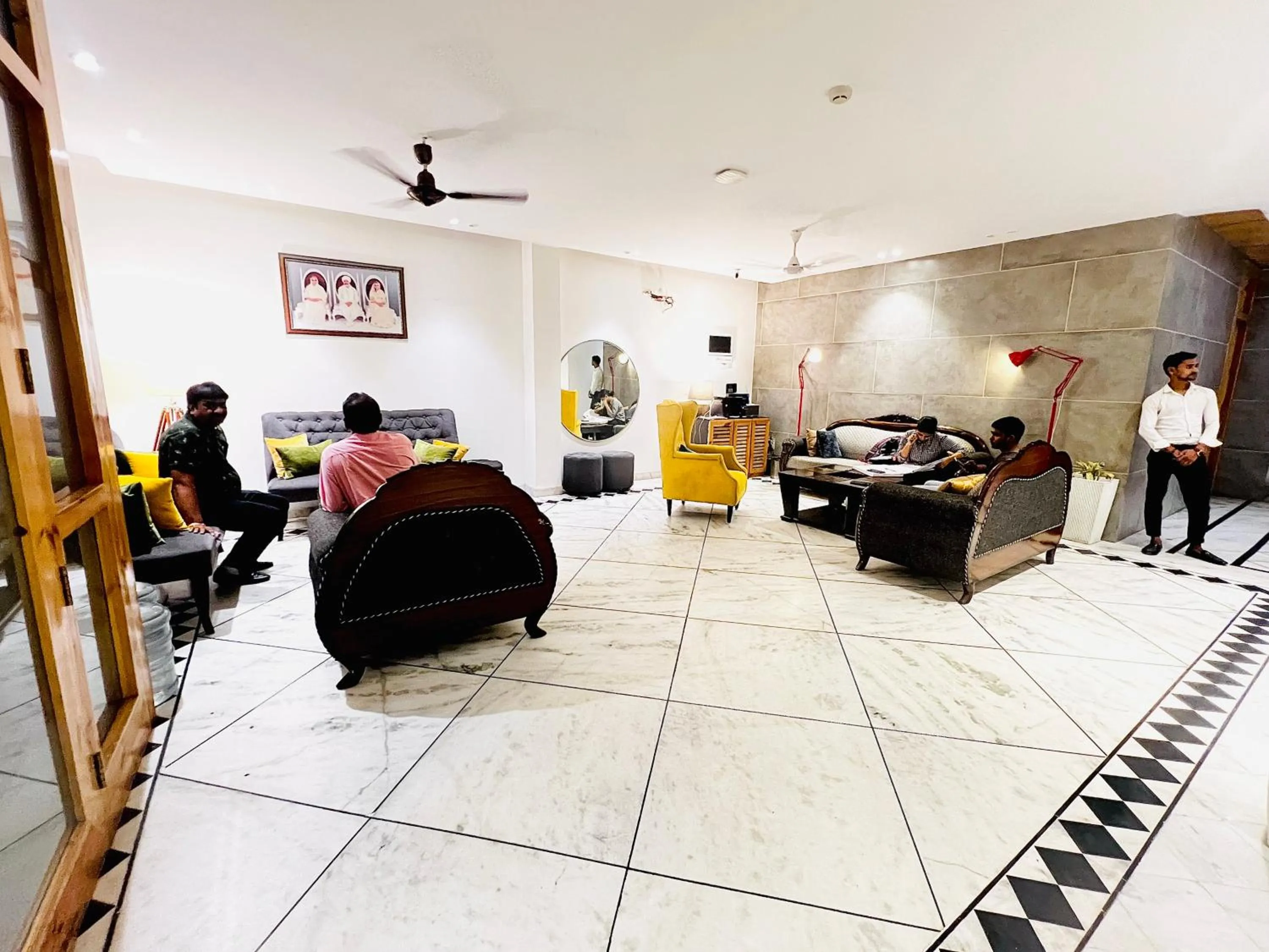 Lobby or reception in Divine Inn Hotel Near Rajouri Garden Main Market