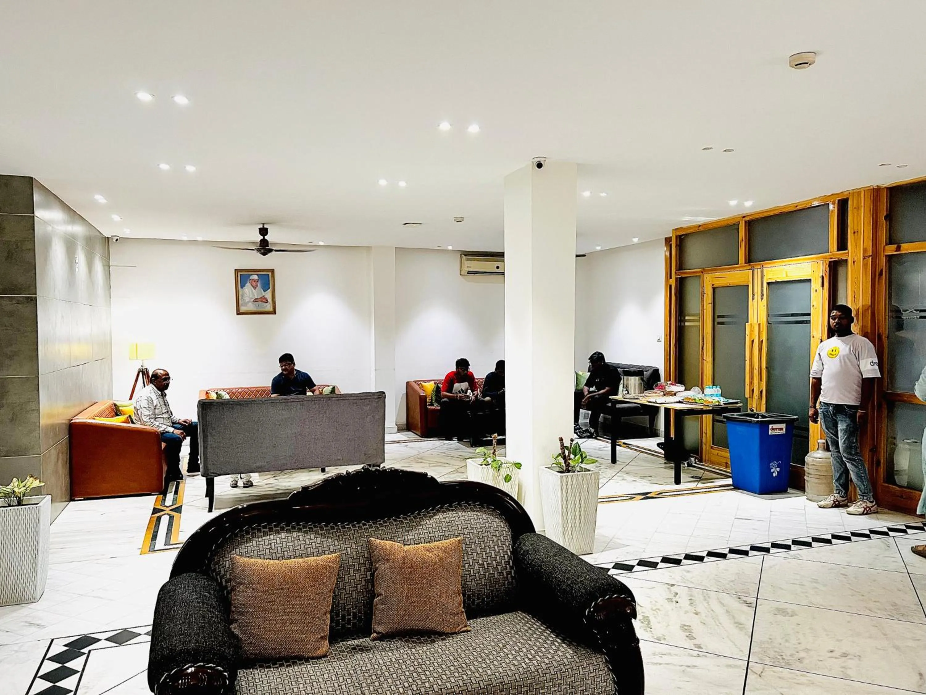 Living room in Divine Inn Hotel Near Rajouri Garden Main Market