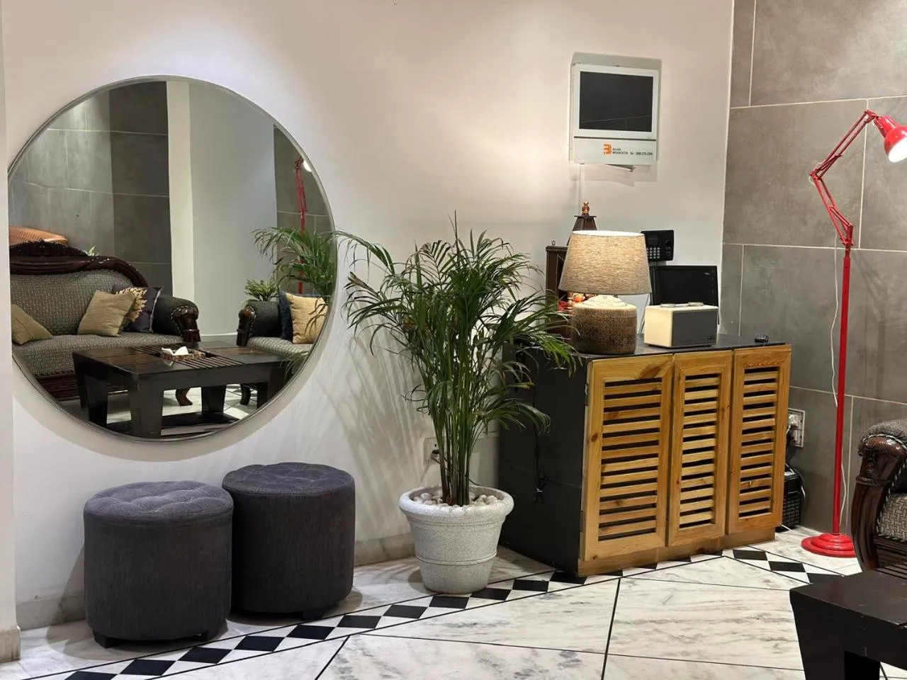 TV and multimedia in Divine Inn Hotel Near Rajouri Garden Main Market