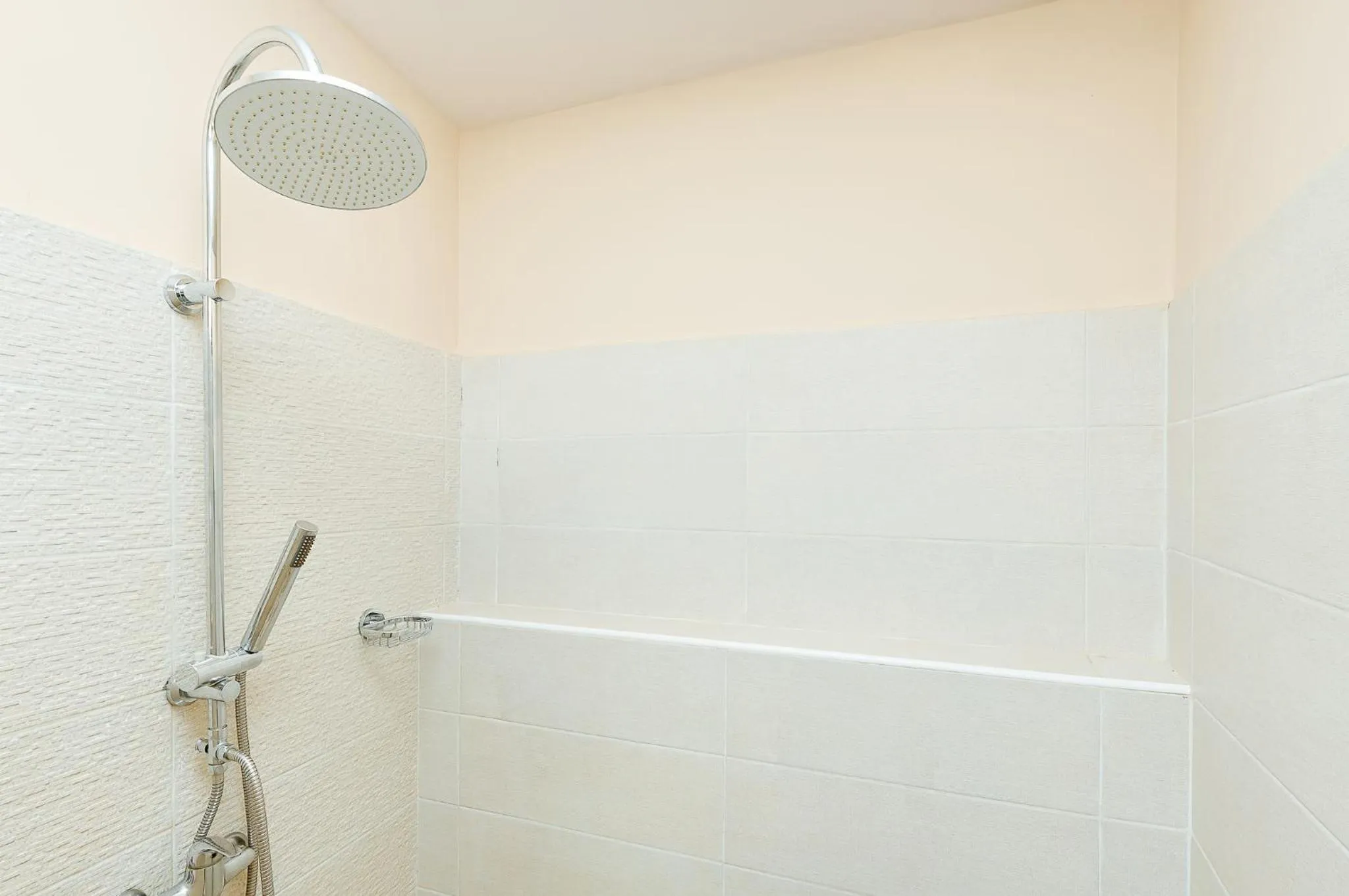 Shower in Relais des Plateaux & Spa– Ivato International Airport