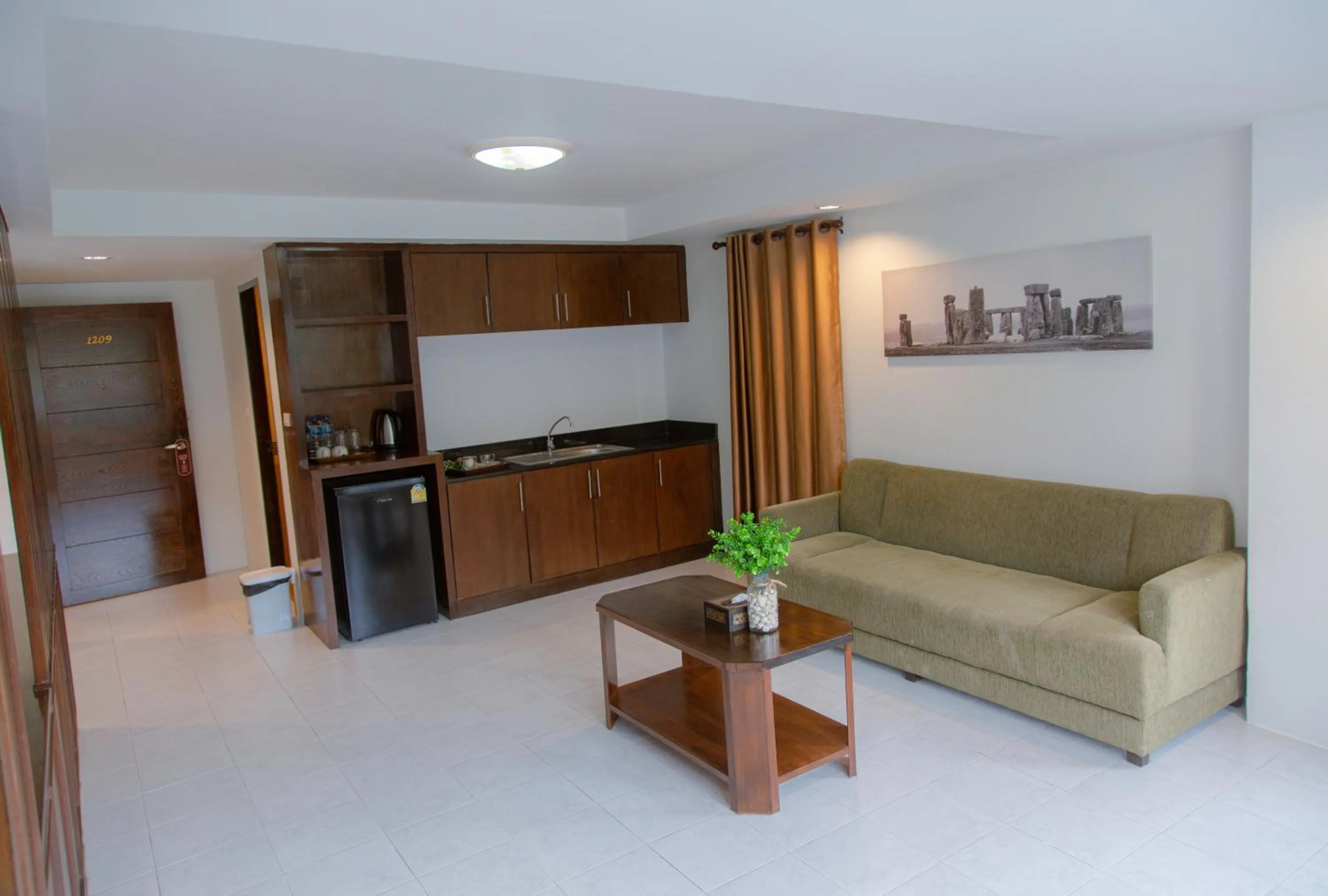 Living room in RoomQuest Kalim Beach