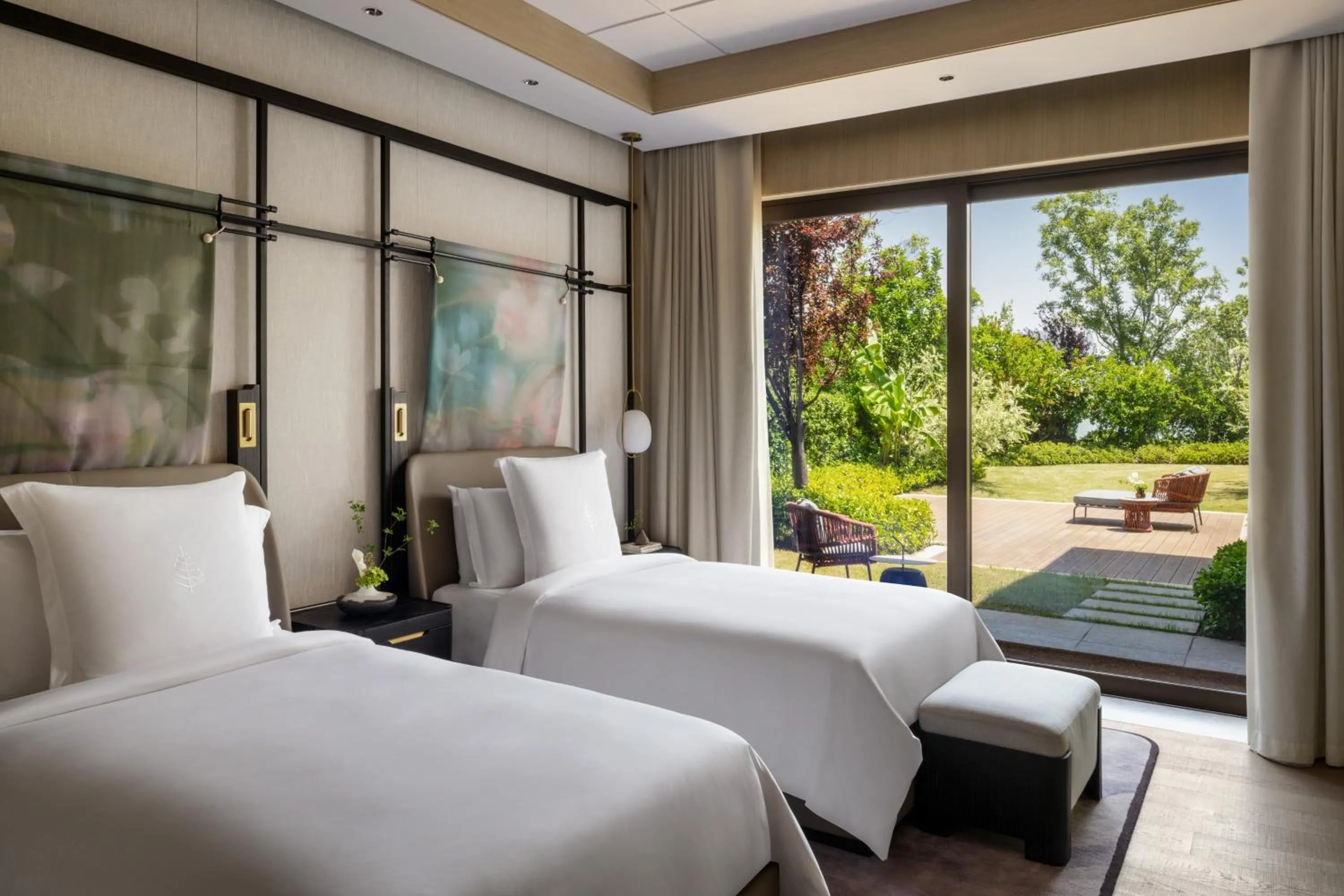 Bed in Four Seasons Hotel Suzhou