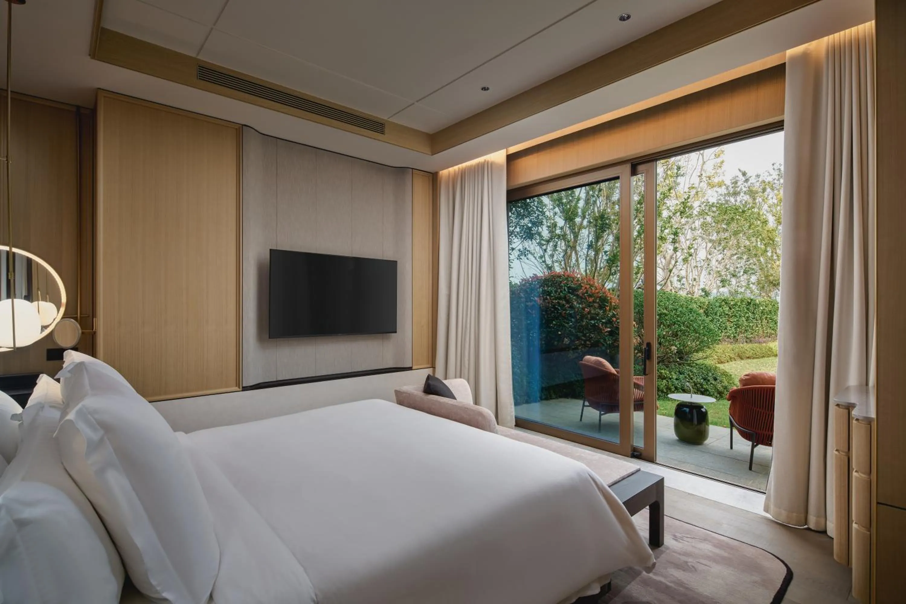 Bedroom, Bed in Four Seasons Hotel Suzhou