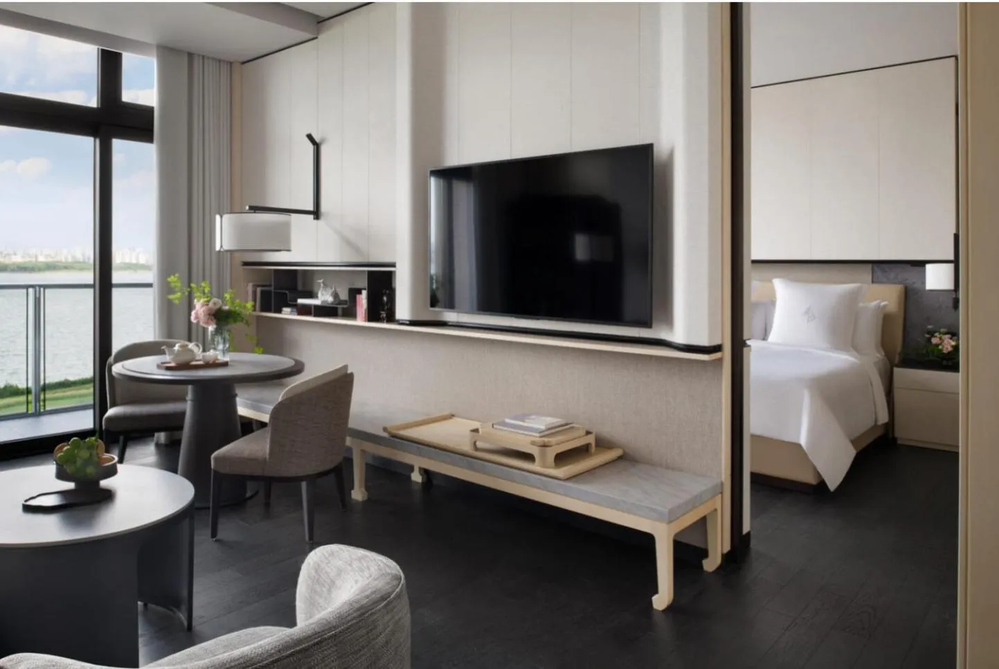 Photo of the whole room, Bed in Four Seasons Hotel Suzhou