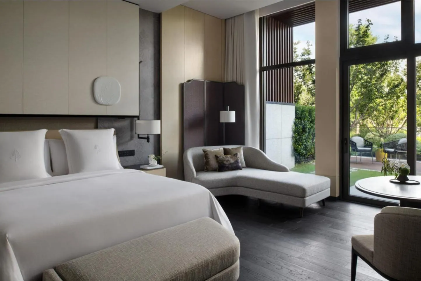 Bed in Four Seasons Hotel Suzhou