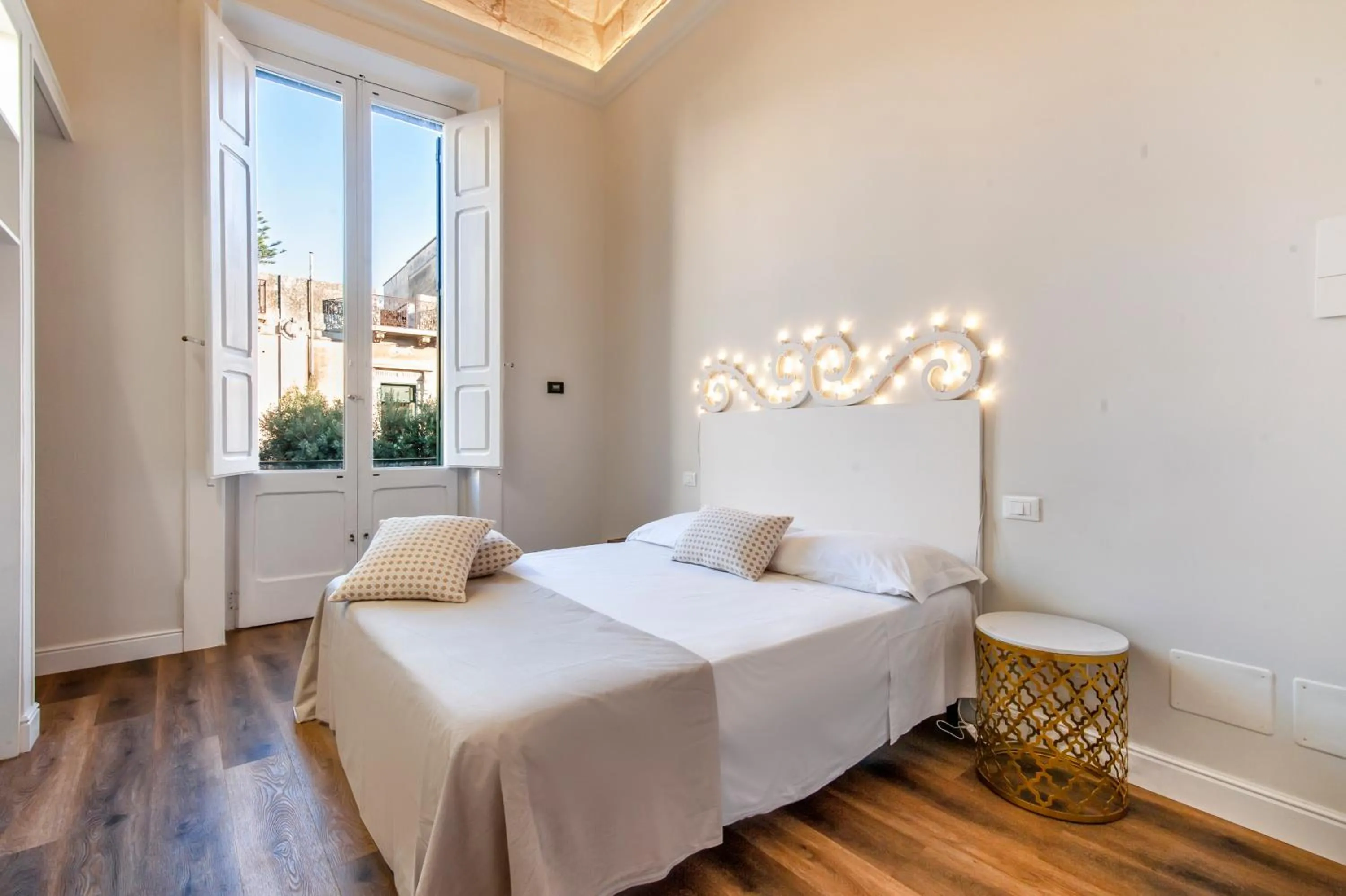 Double Room with Balcony - single occupancy in Vittoria Luxury House