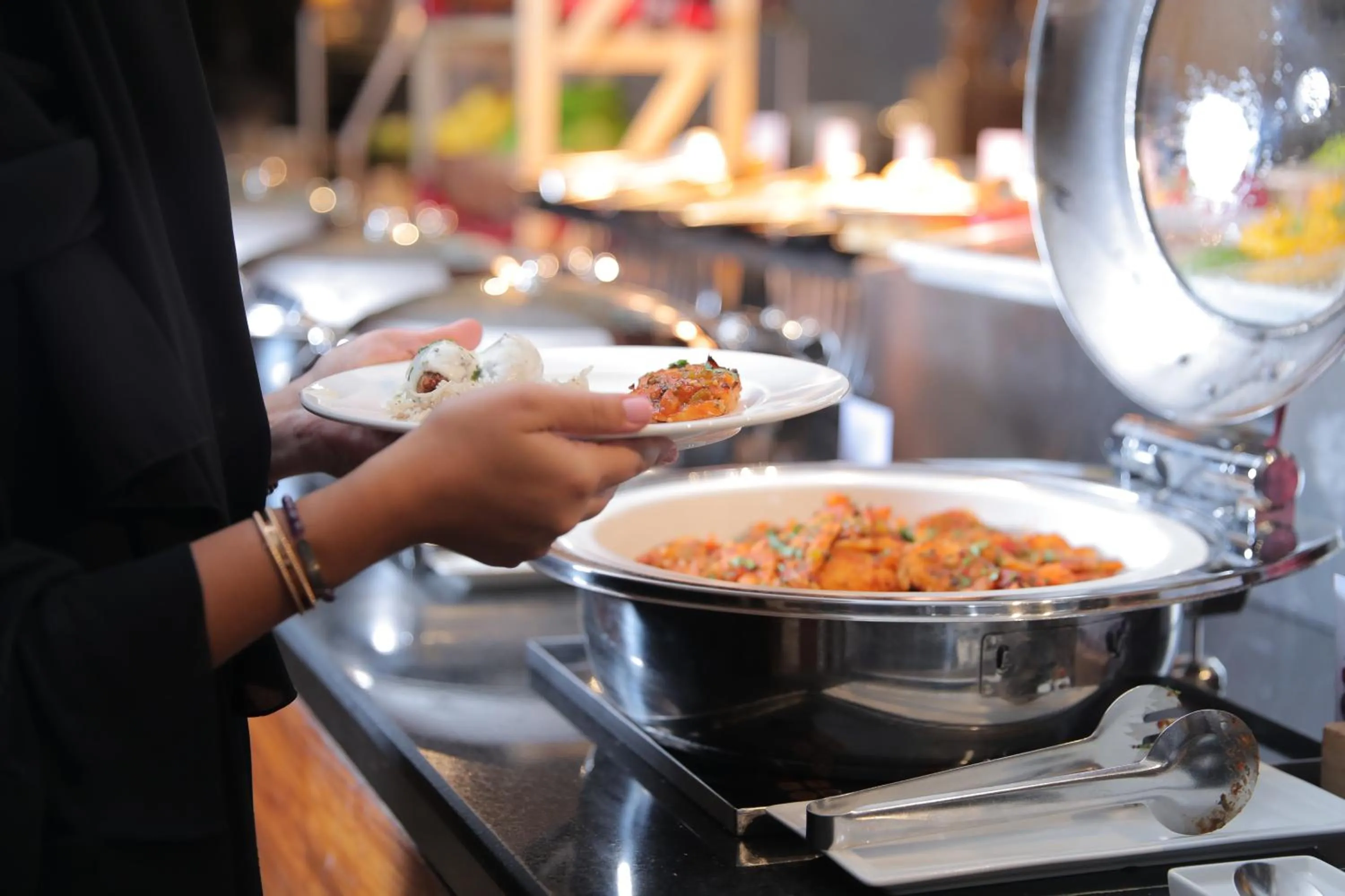 Food and drinks in DoubleTree by Hilton Hotel Riyadh - Al Muroj Business Gate