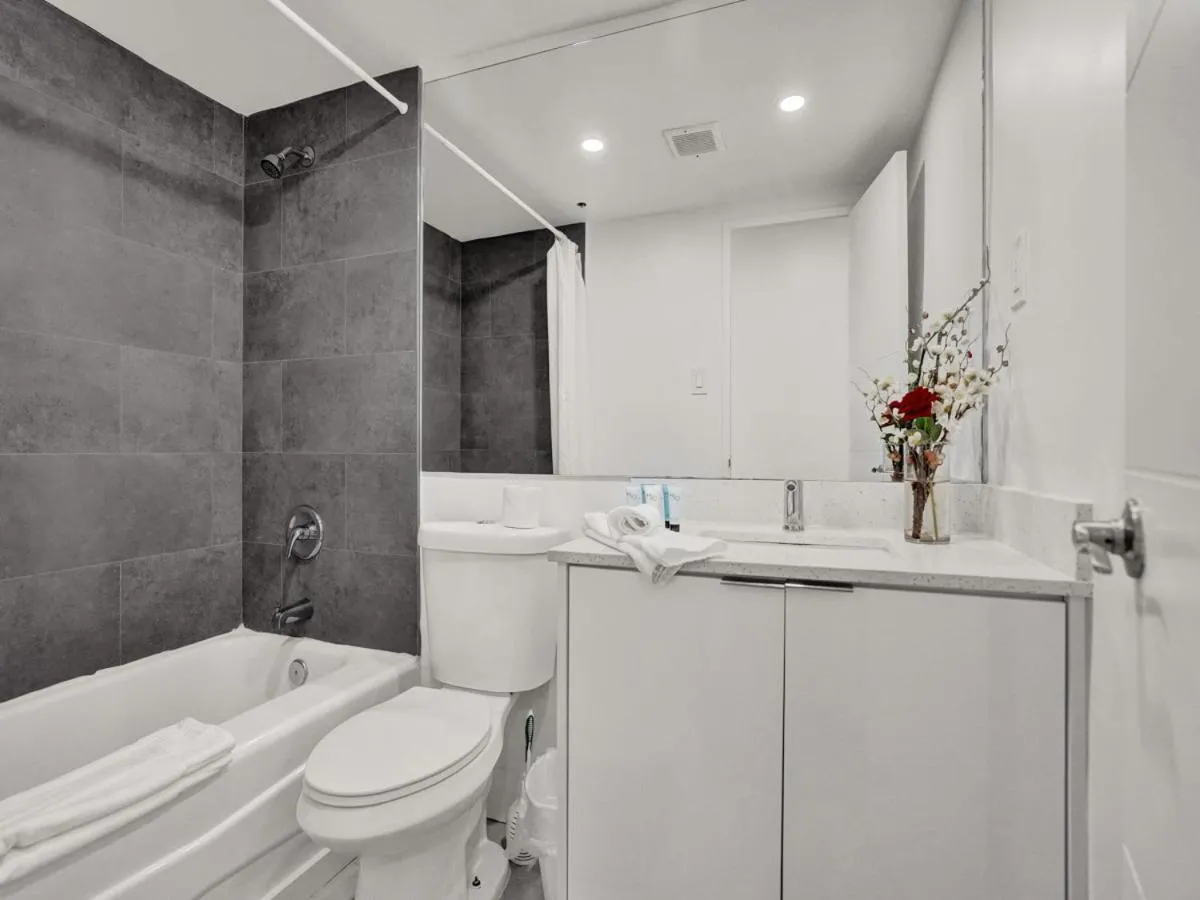 Gorgeous Miami Beach Condo Beach Service 1614
