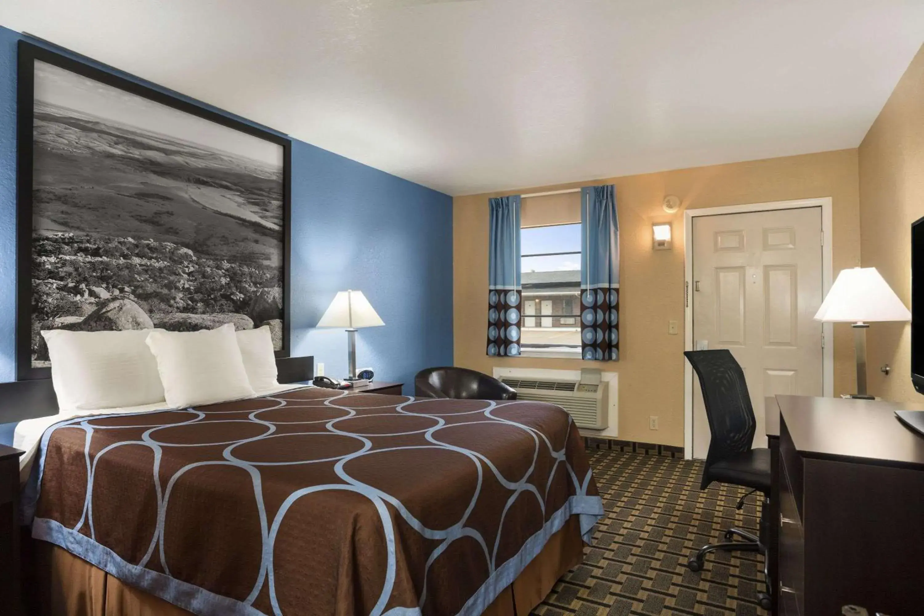 Photo of the whole room, Bed in Super 8 by Wyndham Henryetta Photo of the whole room, Bed in Super 8 by Wyndham Henryetta