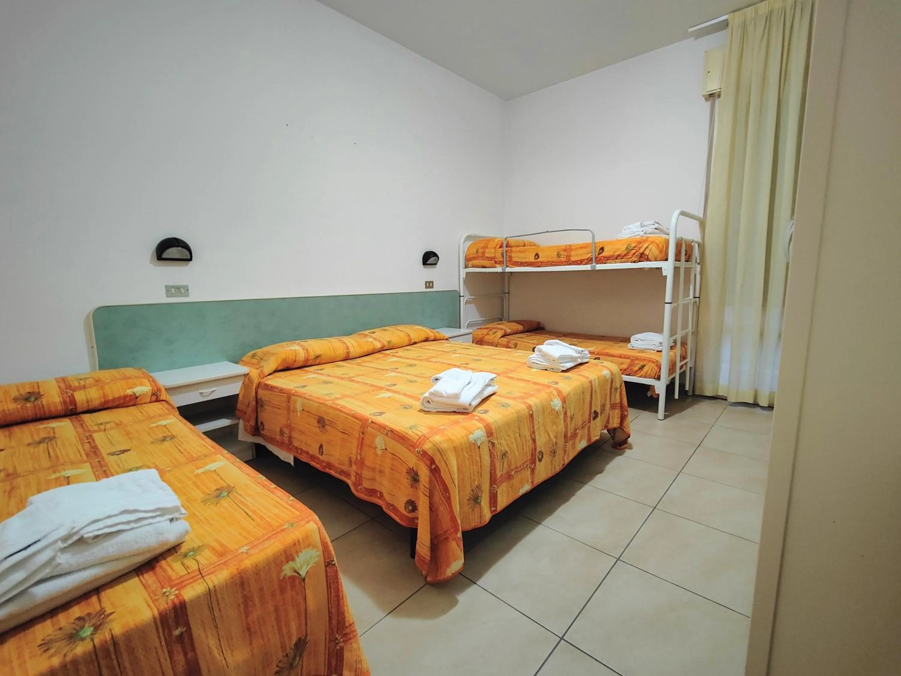 View (from property/room), Bed in Hotel Ben Hur