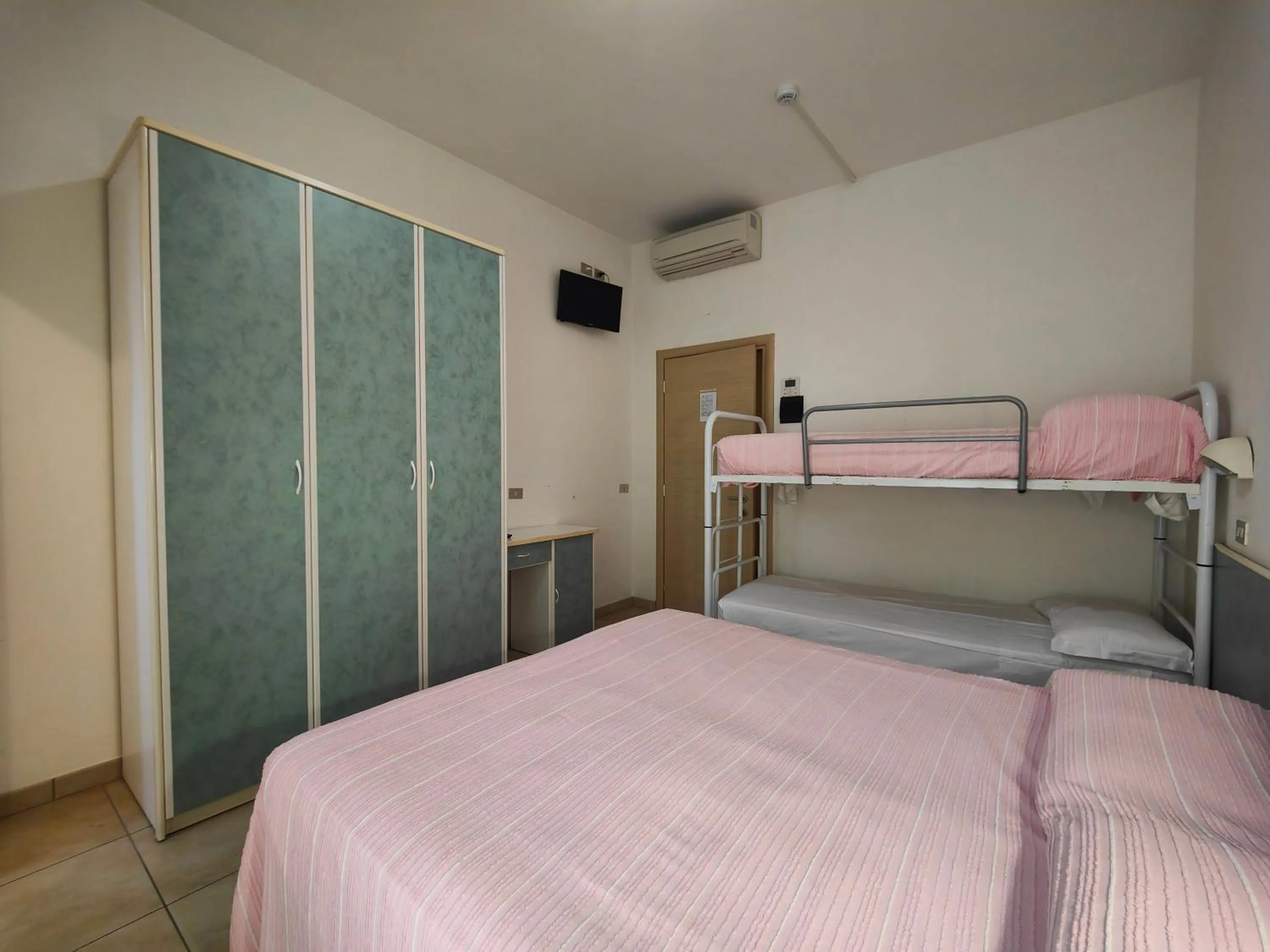 Photo of the whole room, Bed in Hotel Ben Hur