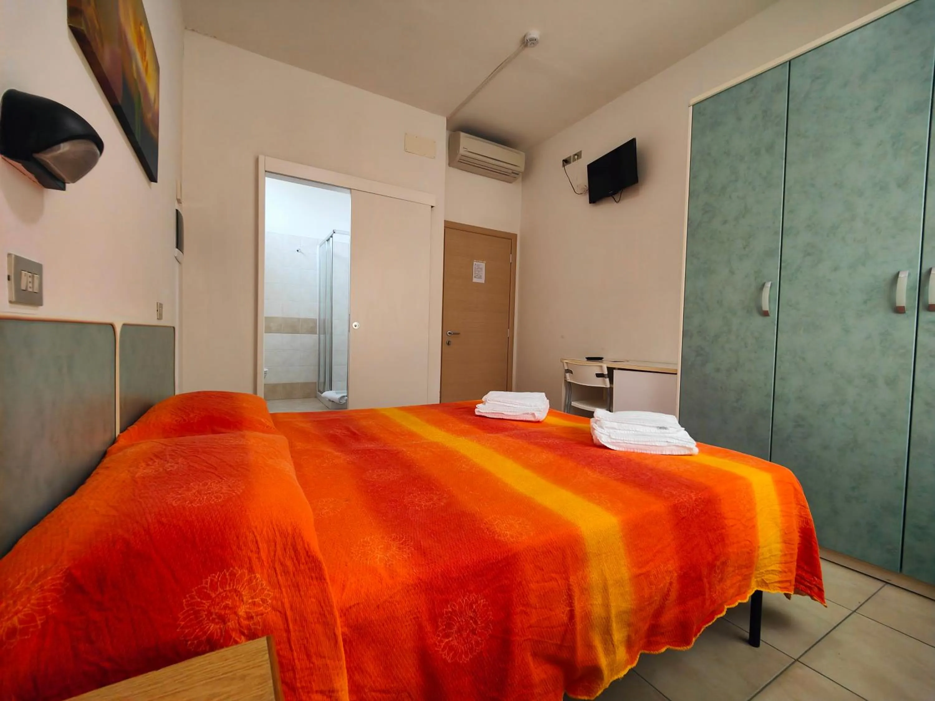 Photo of the whole room, Bed in Hotel Ben Hur