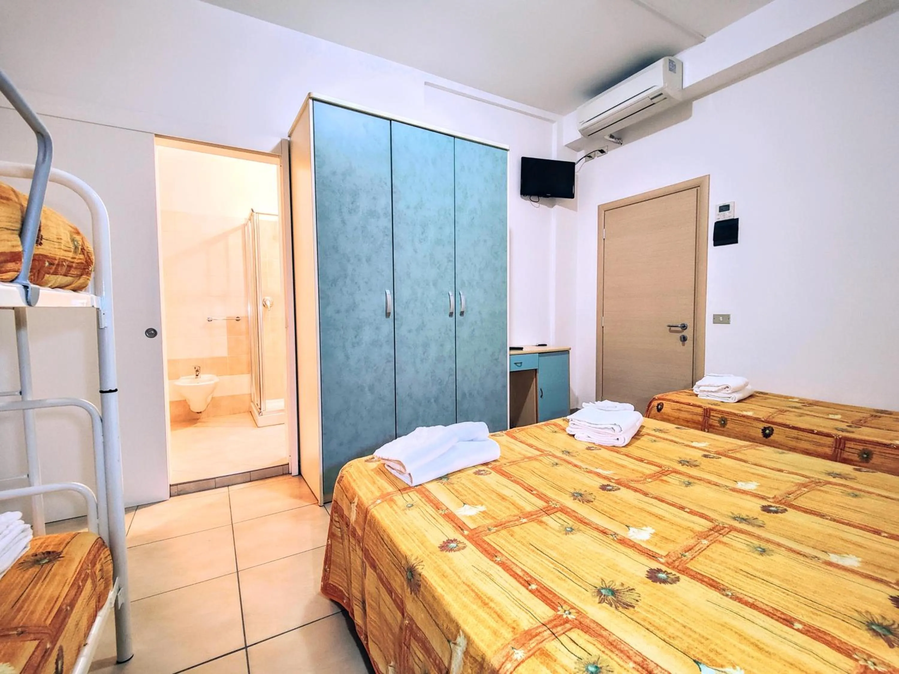 View (from property/room), Bed in Hotel Ben Hur