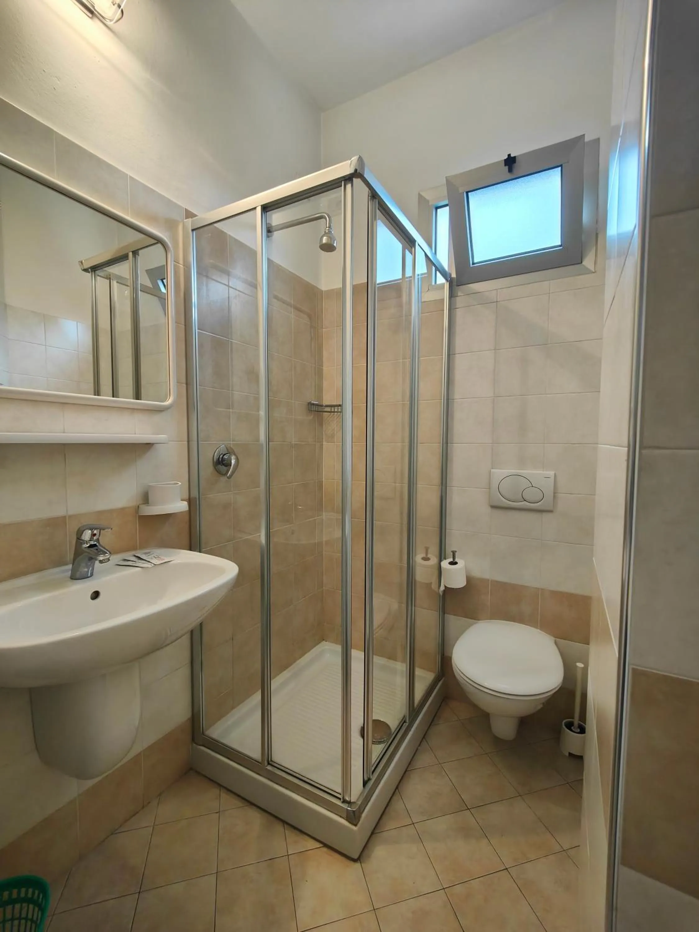 Photo of the whole room in Hotel Ben Hur