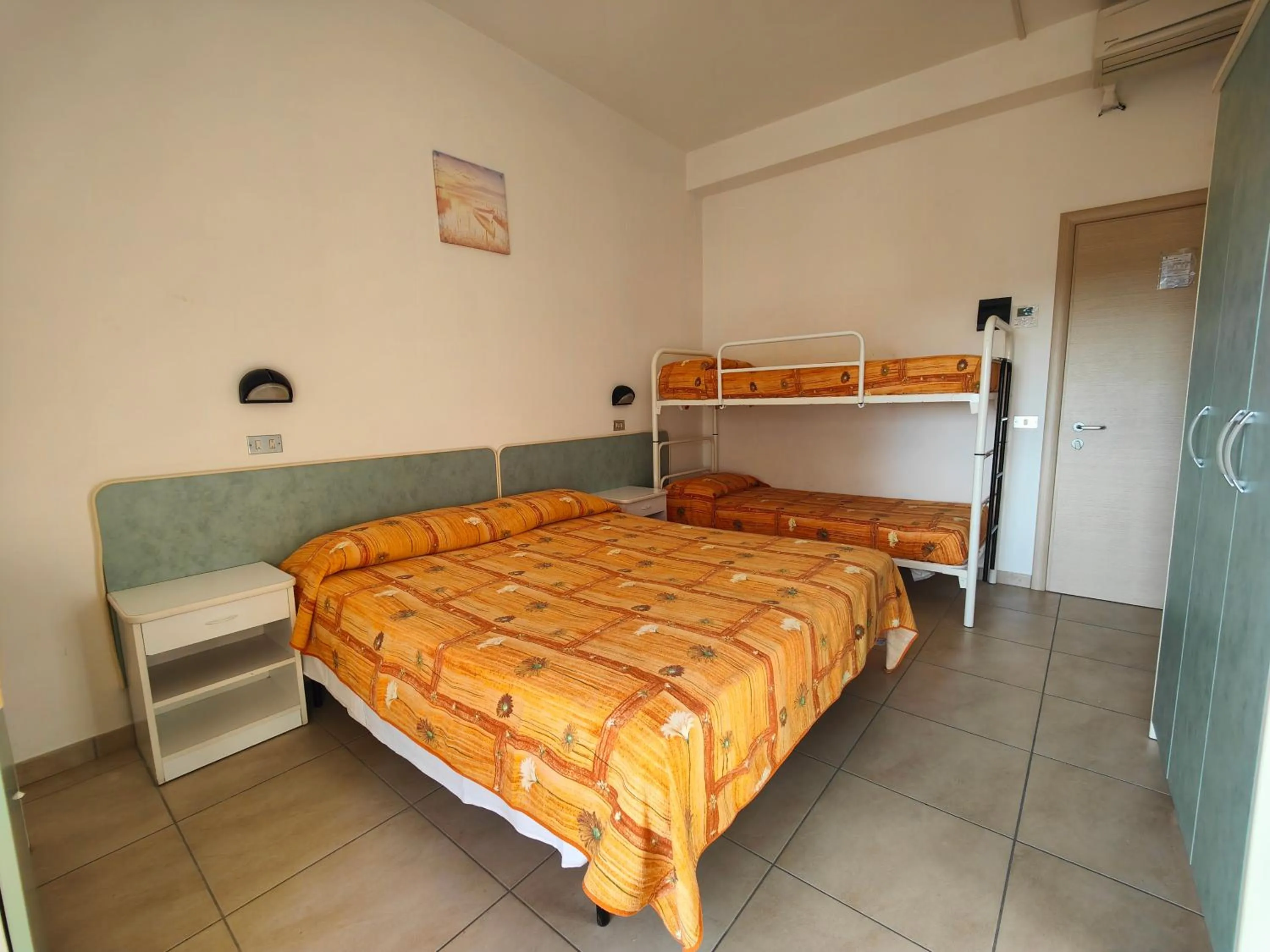 Photo of the whole room, Bed in Hotel Ben Hur