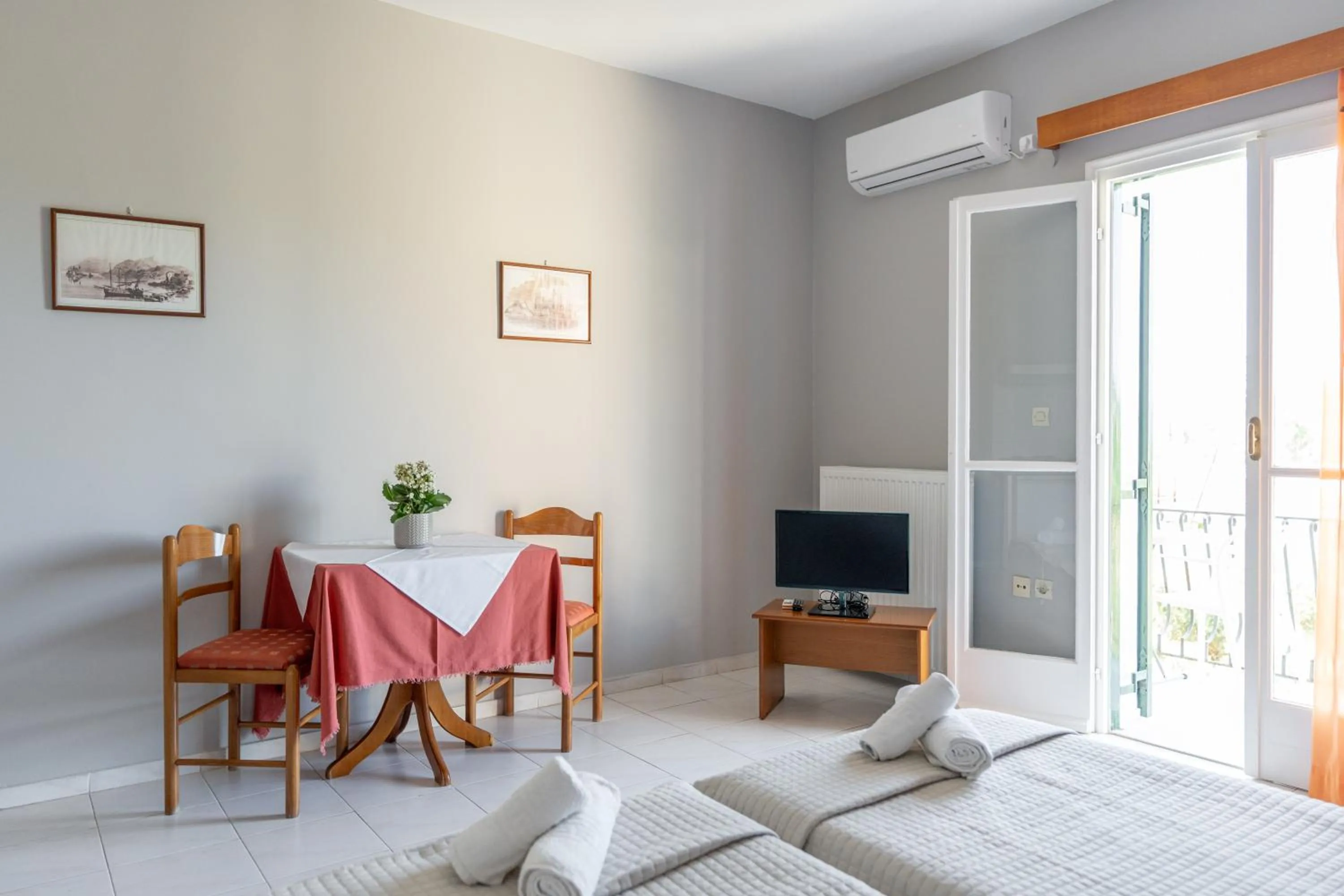 Property building, Bed in Ammousa Hotel Apartments