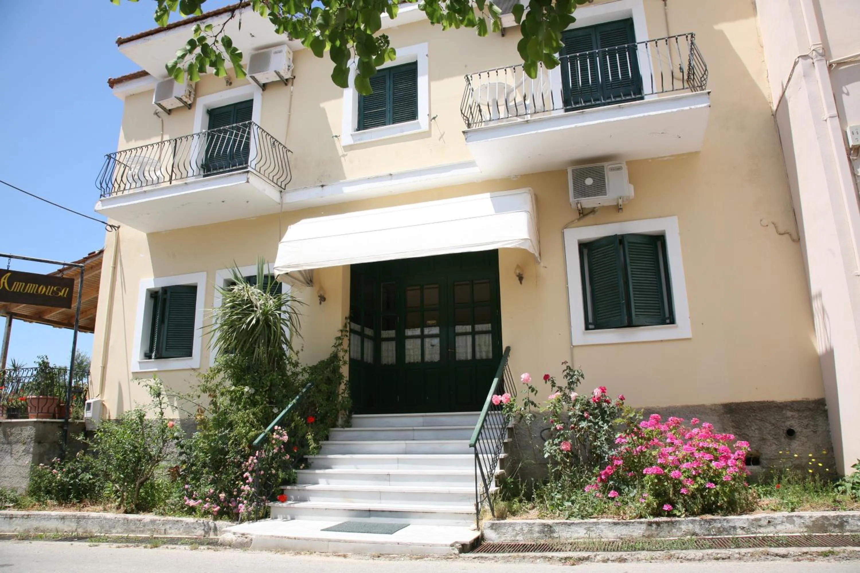 Property building in Ammousa Hotel Apartments