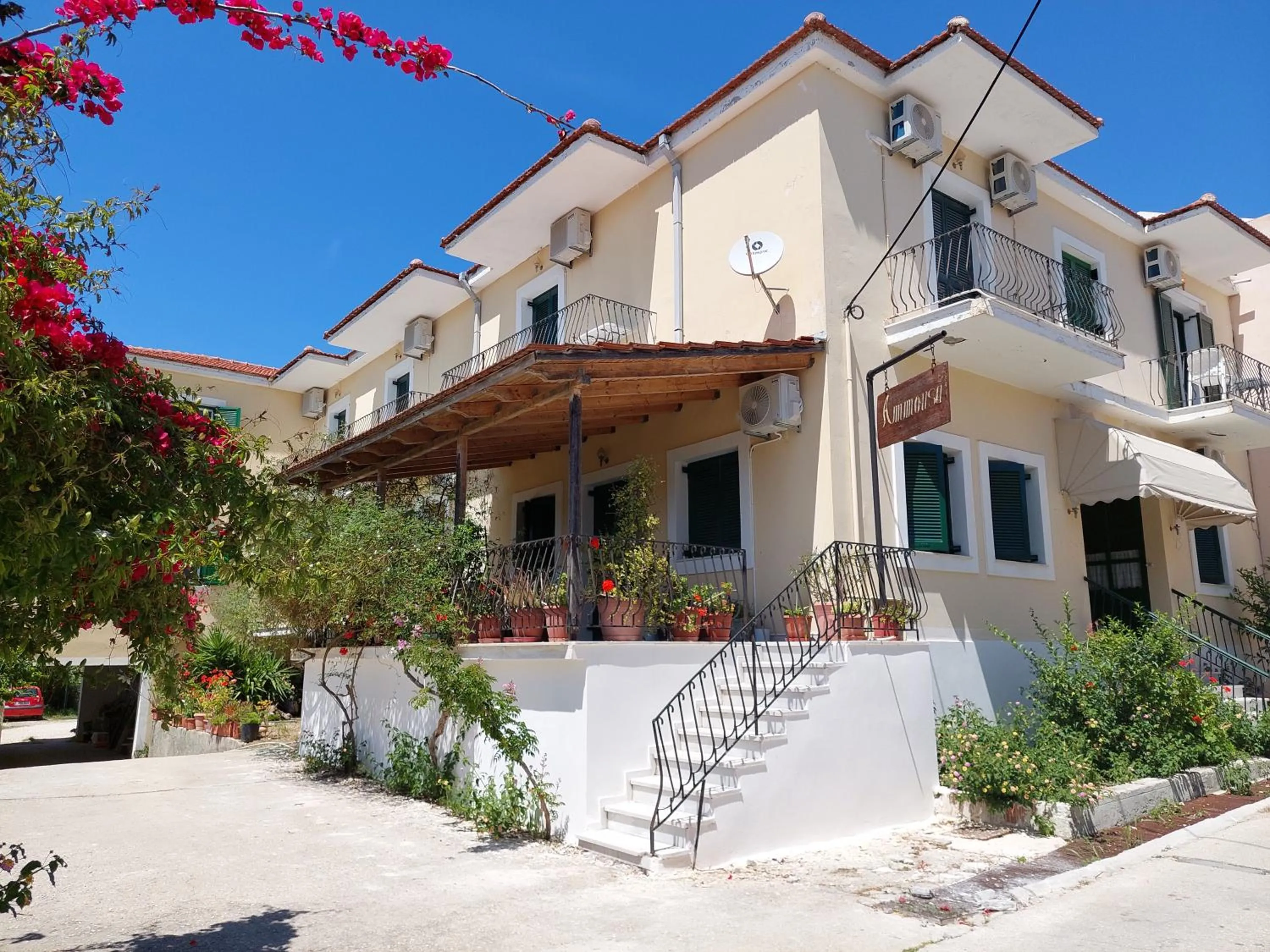 Property building in Ammousa Hotel Apartments