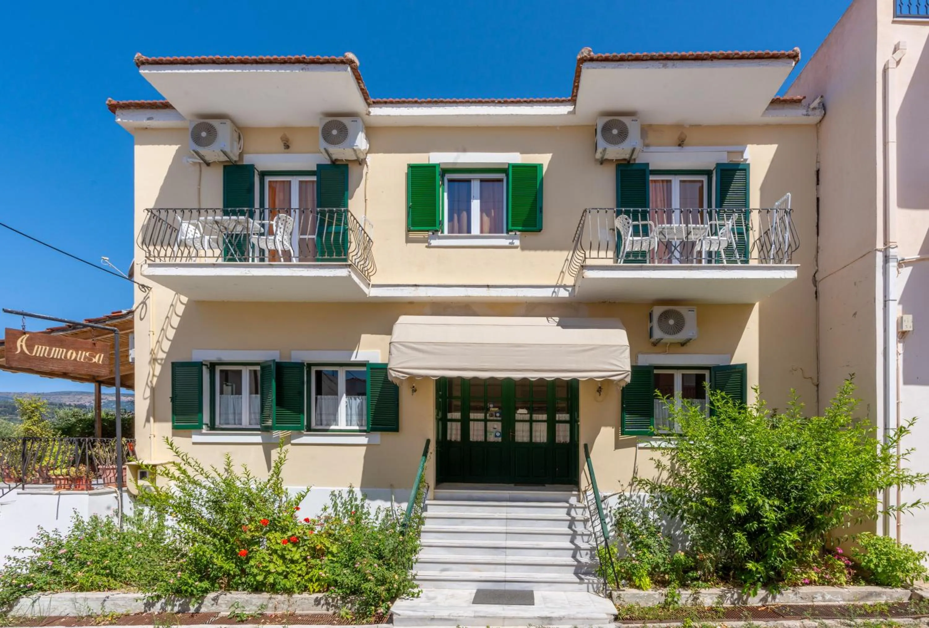 Property building in Ammousa Hotel Apartments