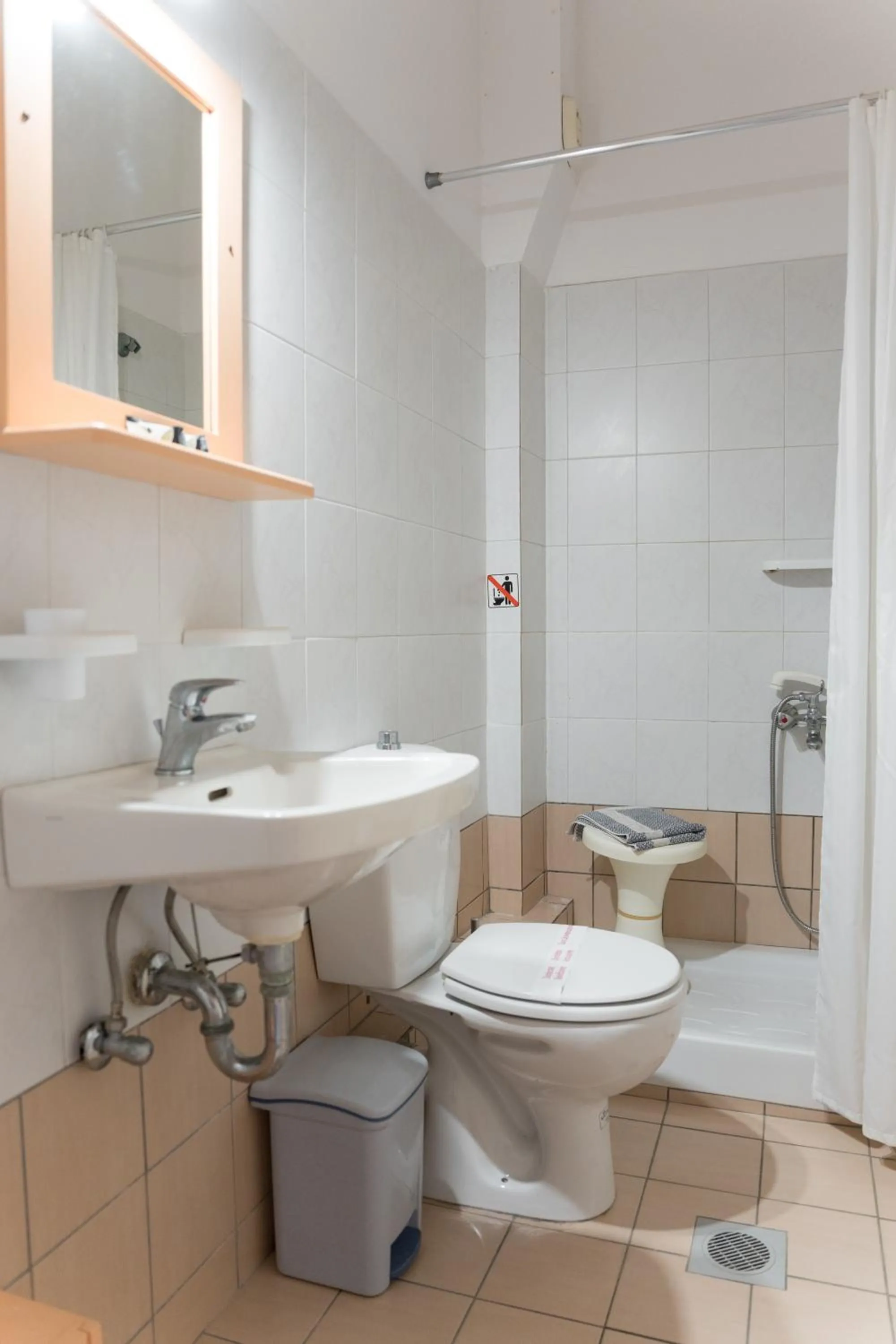 Shower in Ammousa Hotel Apartments