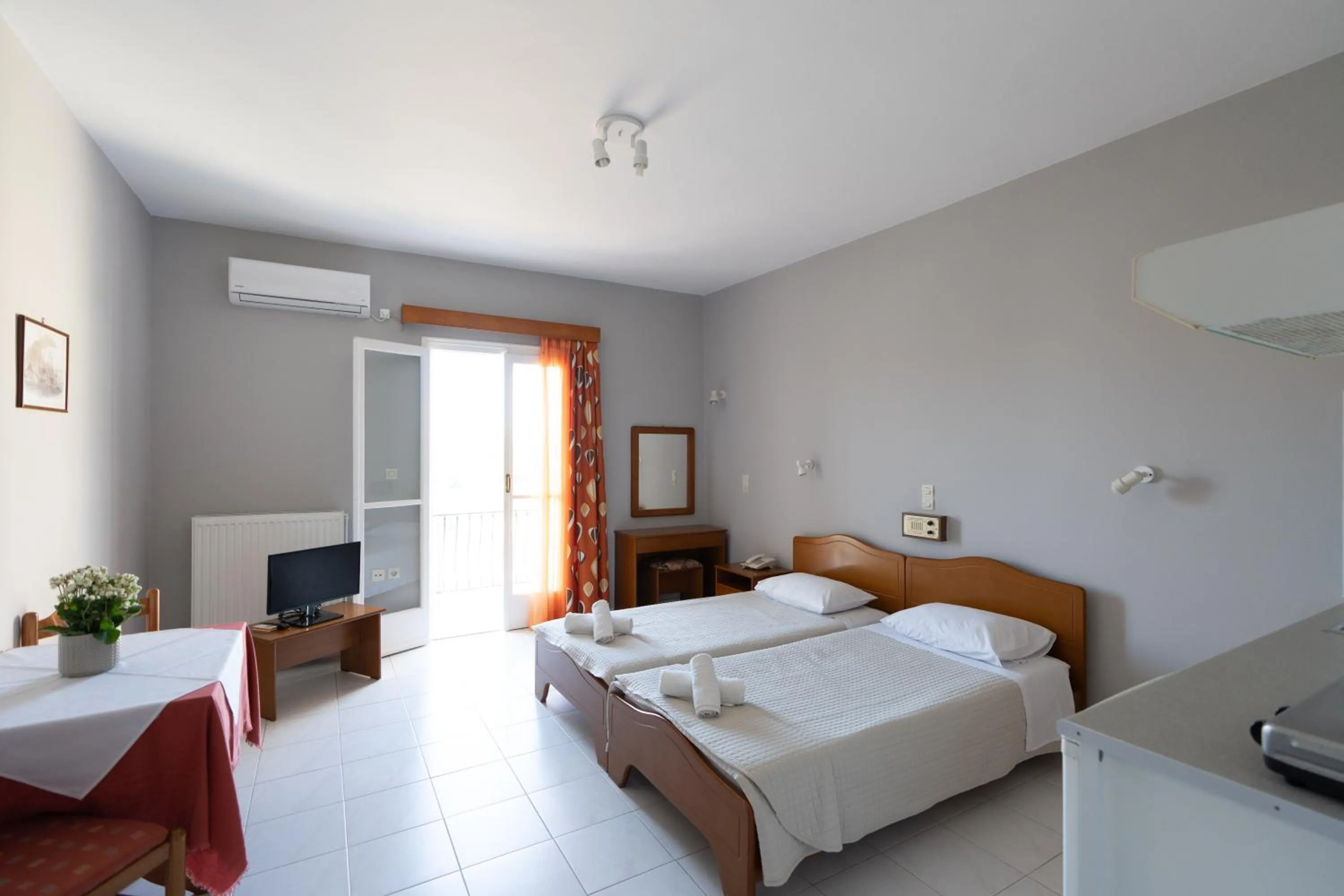 Property building, Bed in Ammousa Hotel Apartments