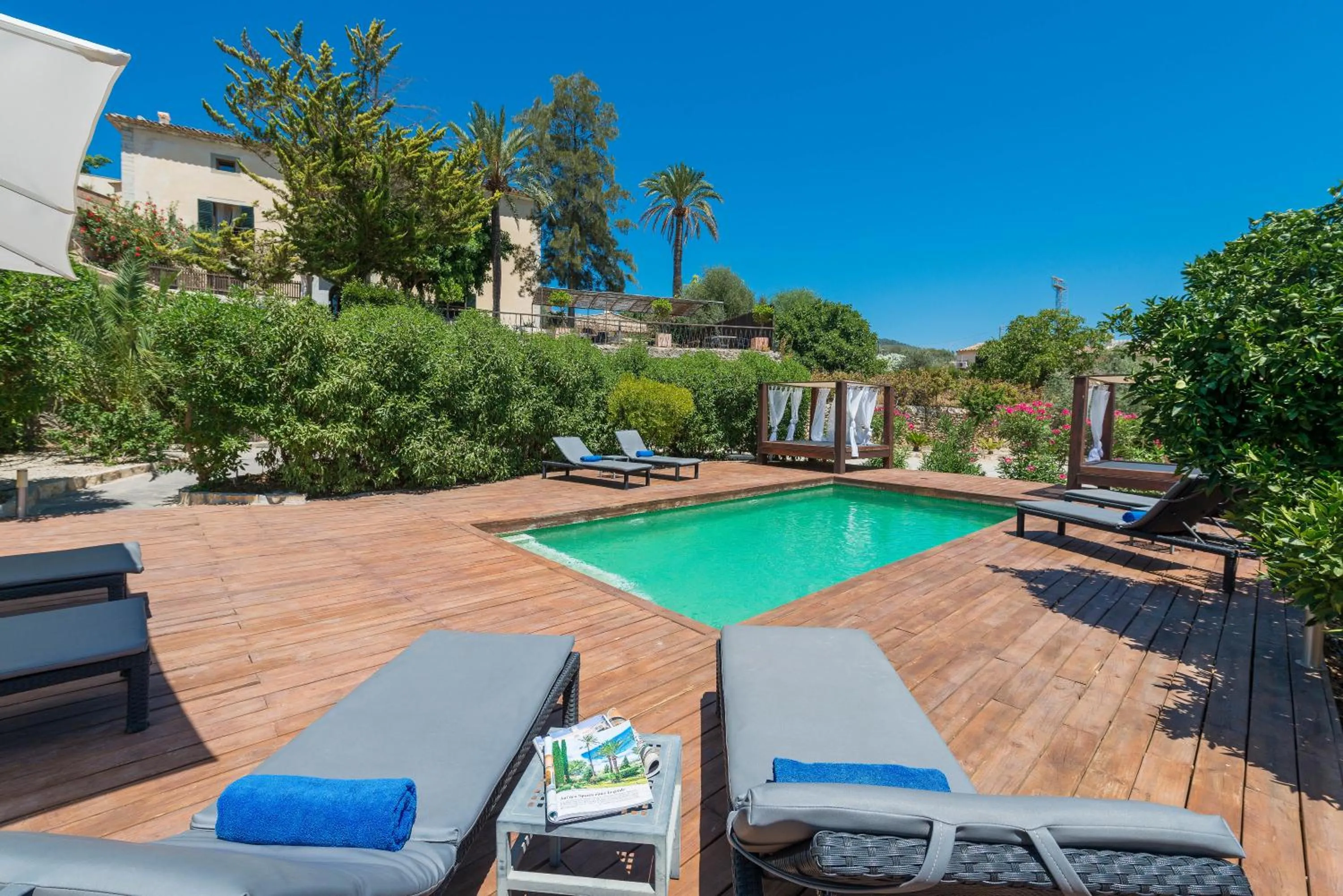 Swimming pool in Hotel Turixant