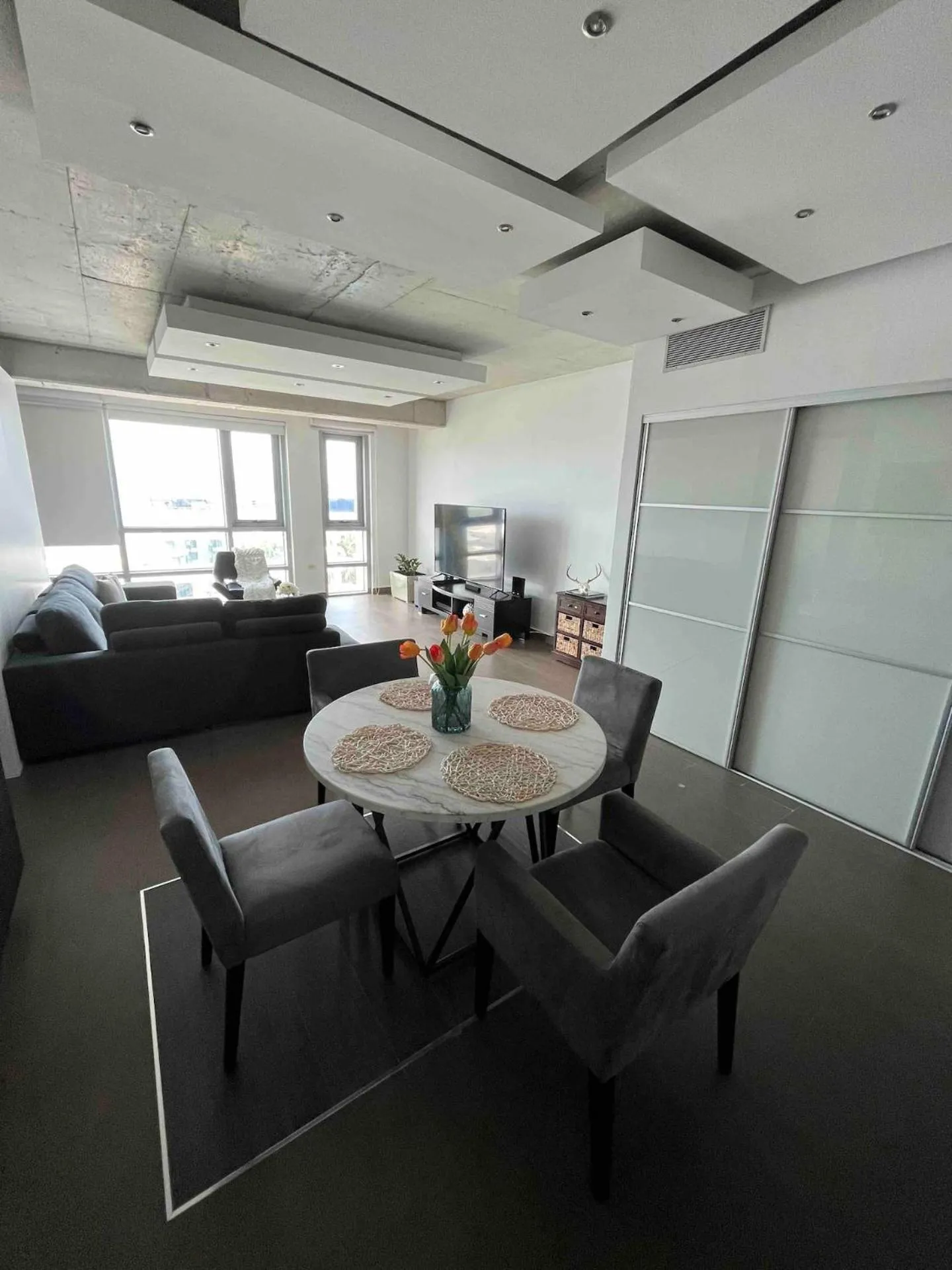 Dining area in Atlantis Loft Studio by Stay Here PR