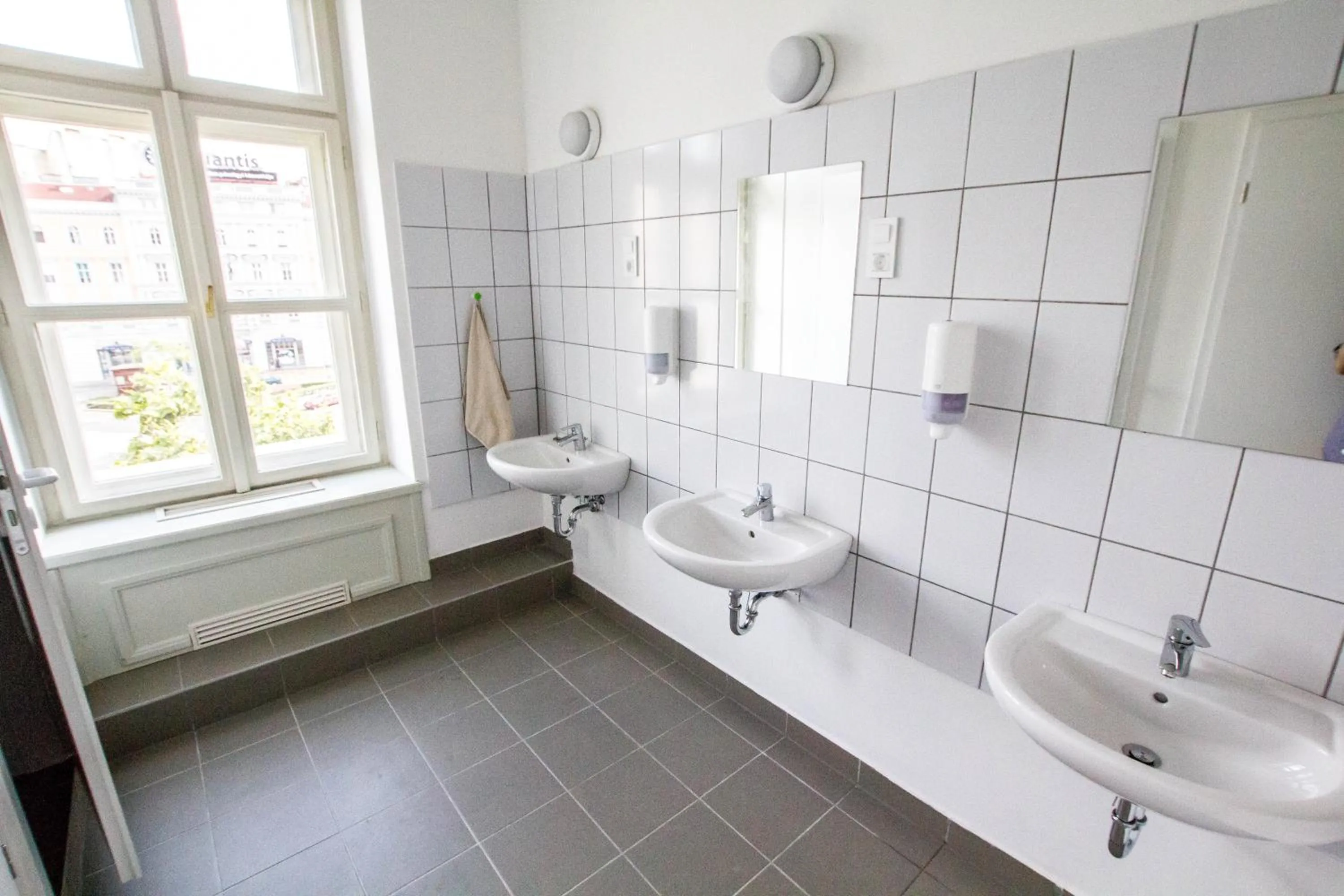 Toilet in Avenue Hostel