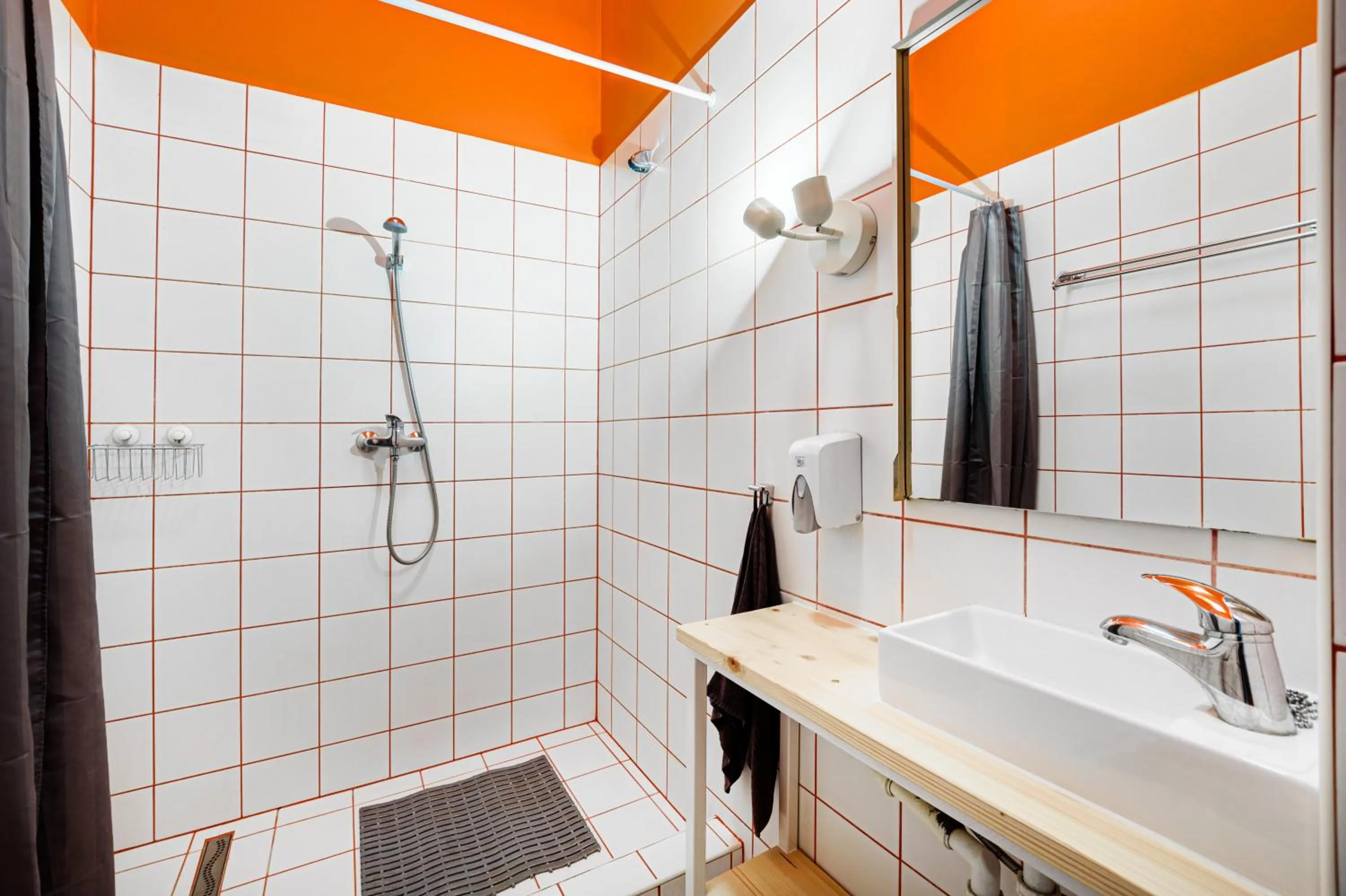 Shower in Avenue Hostel