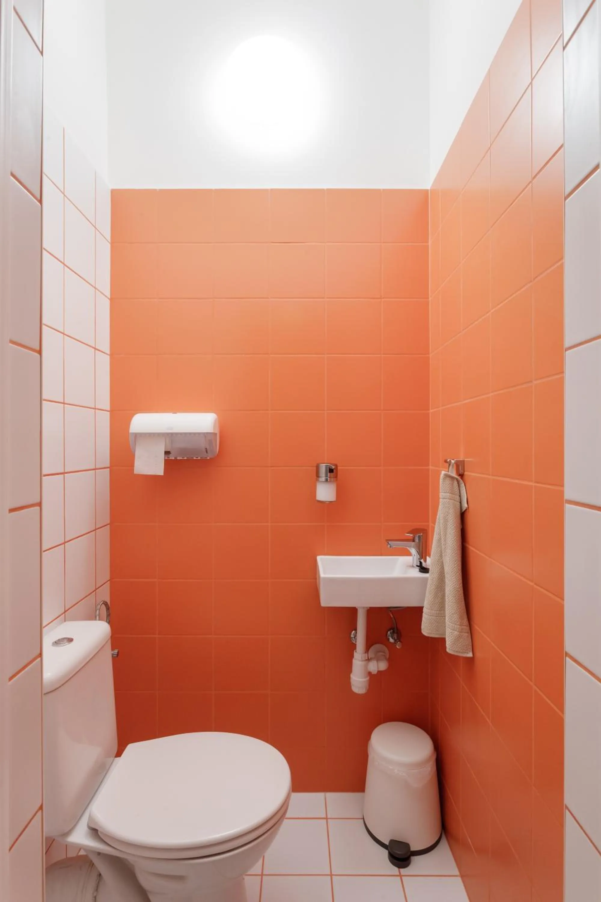 Toilet in Avenue Hostel