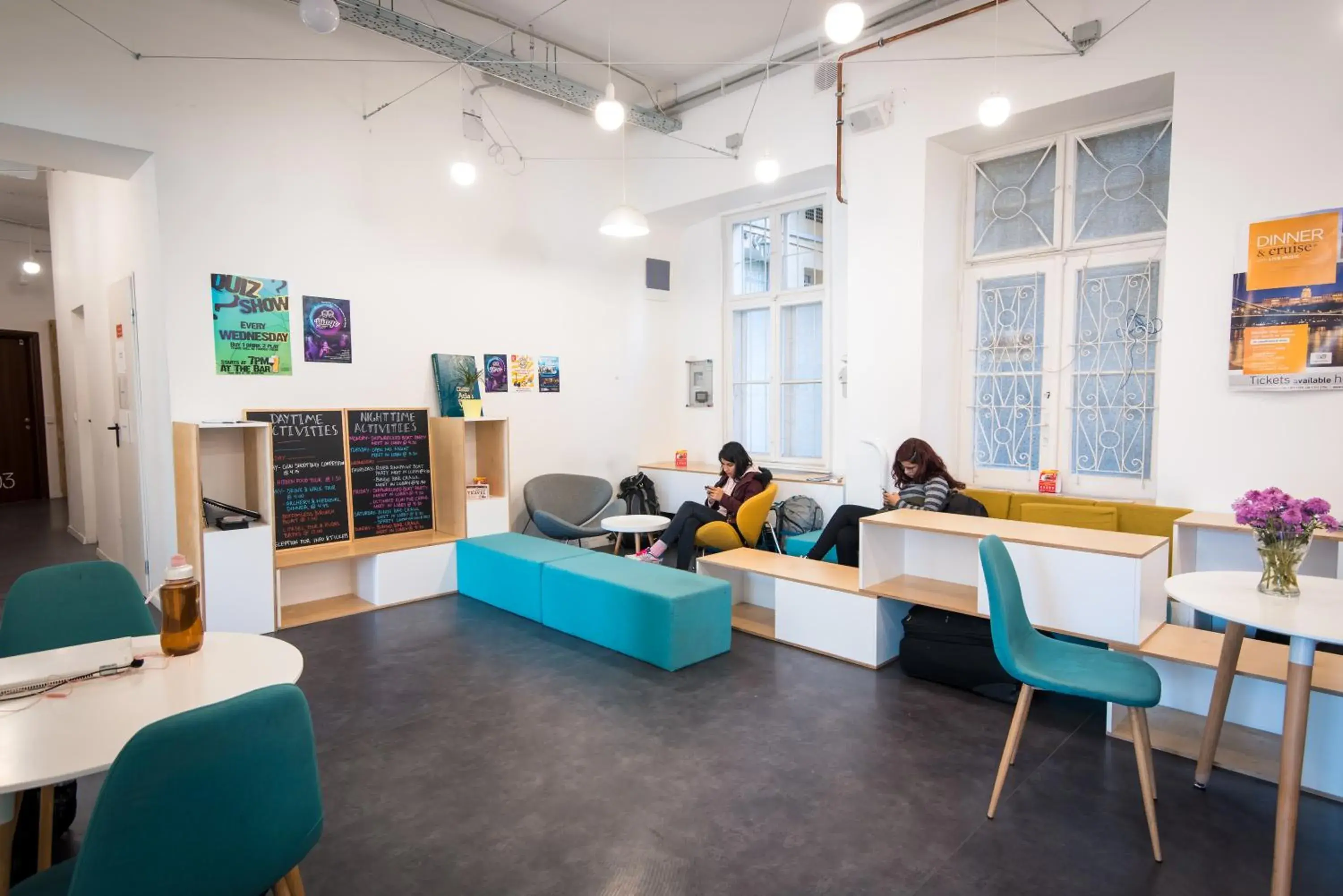 Lounge or bar in Avenue Hostel Lounge or bar in Avenue Hostel