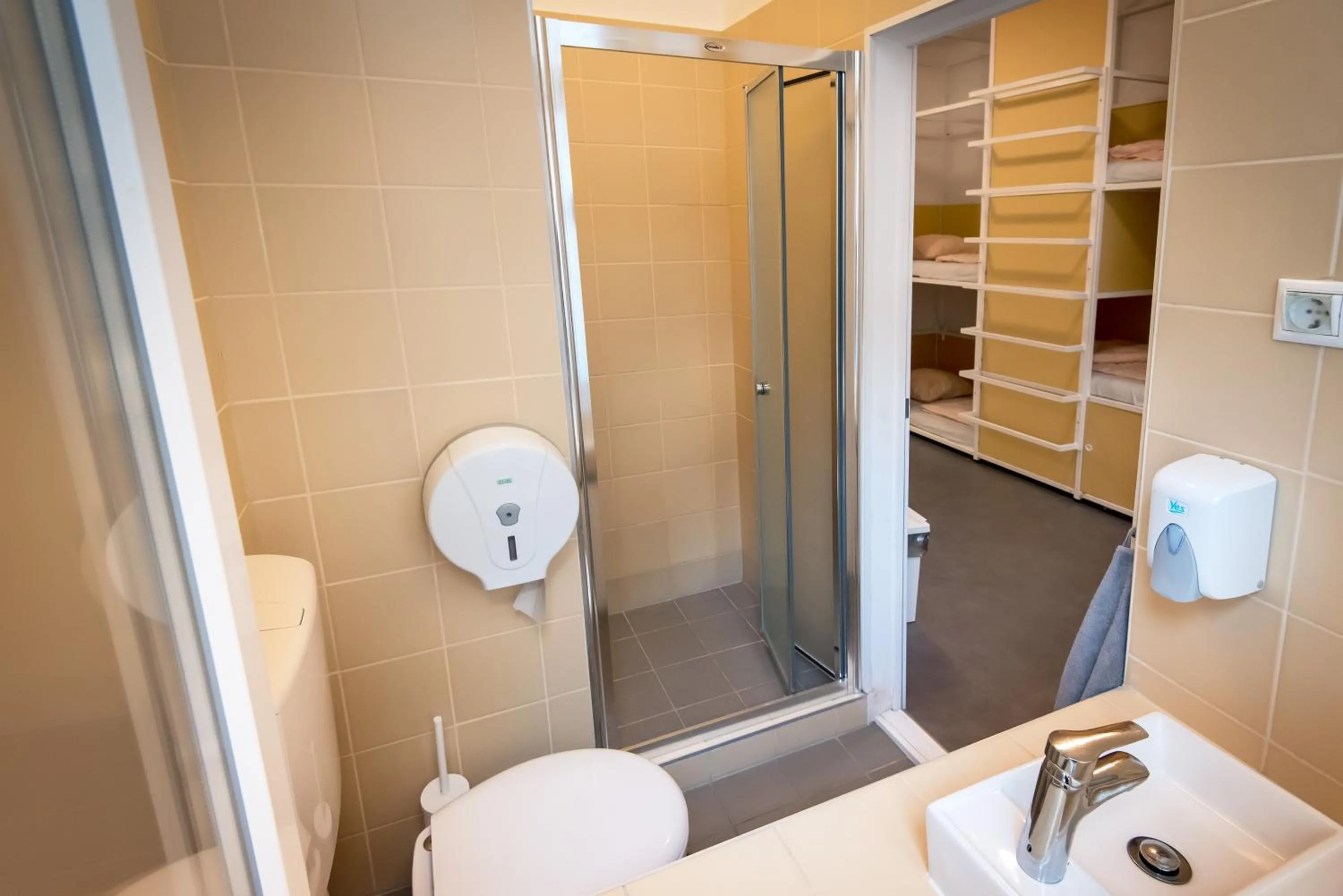 Shower in Avenue Hostel