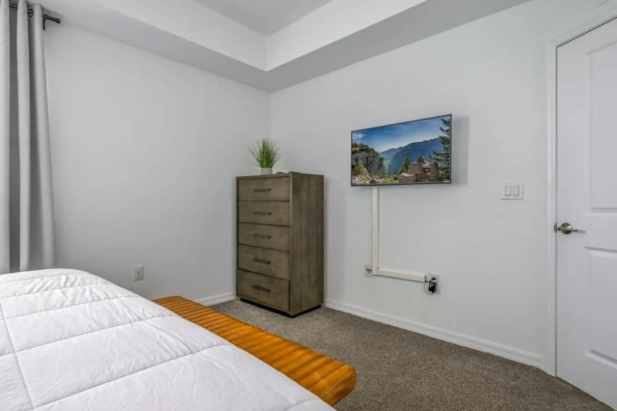 Bed in Spacious Beautiful 3-BR Condo Prime Location