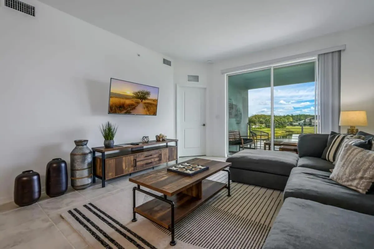 Spacious Beautiful 3-BR Condo Prime Location