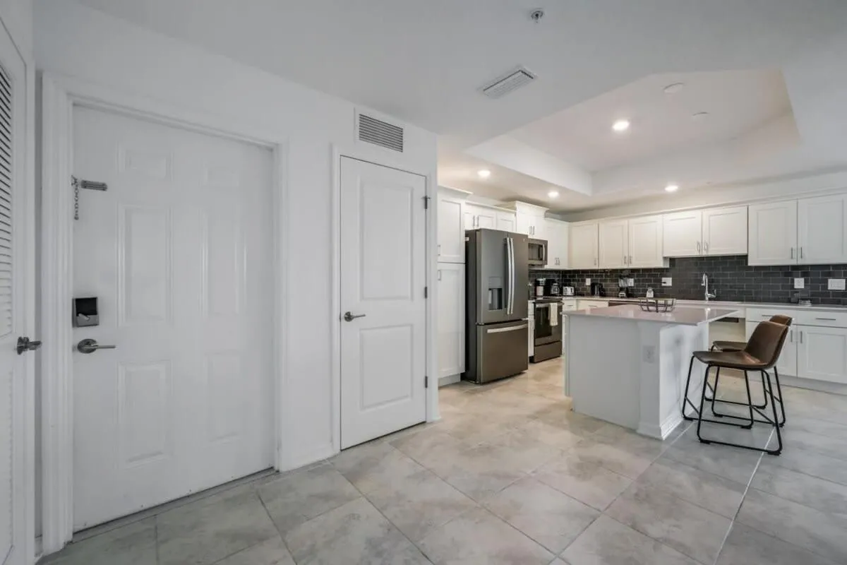 Spacious Beautiful 3-BR Condo Prime Location