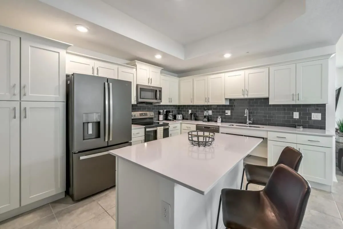Spacious Beautiful 3-BR Condo Prime Location