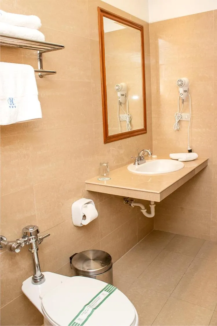 Bathroom in Hotel Presidente Huancayo - Asociado Casa Andina