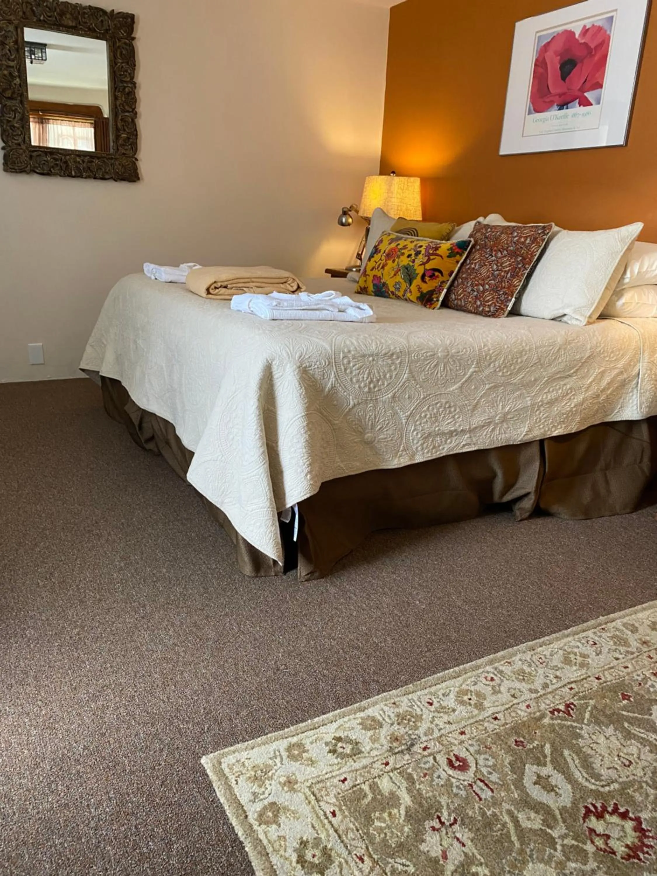 Photo of the whole room, Bed in Casa de Tres Lunas/House of Three Moons