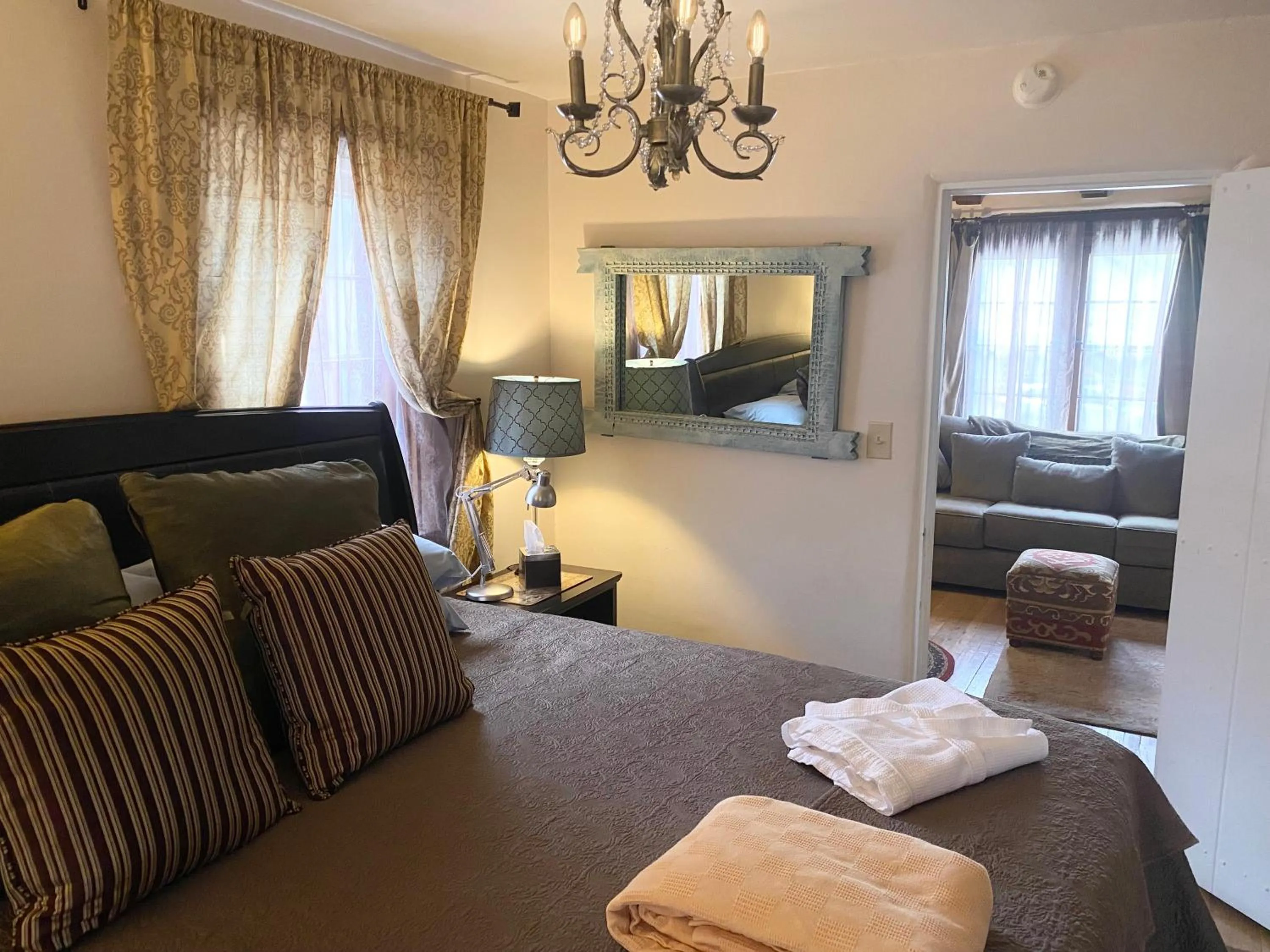 Bedroom, Bed in Casa de Tres Lunas/House of Three Moons