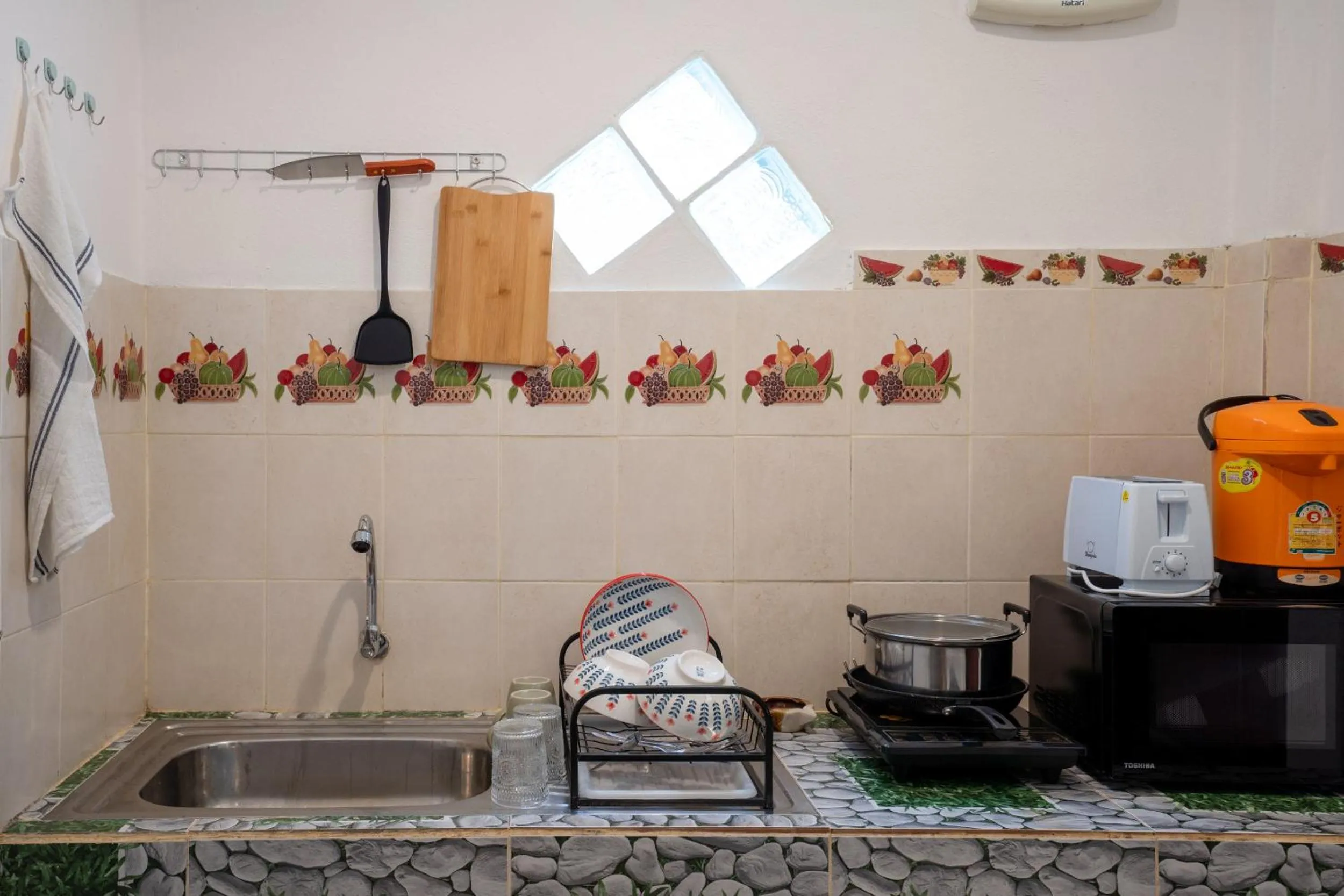 Kitchen or kitchenette in Lanta School Beach Resort